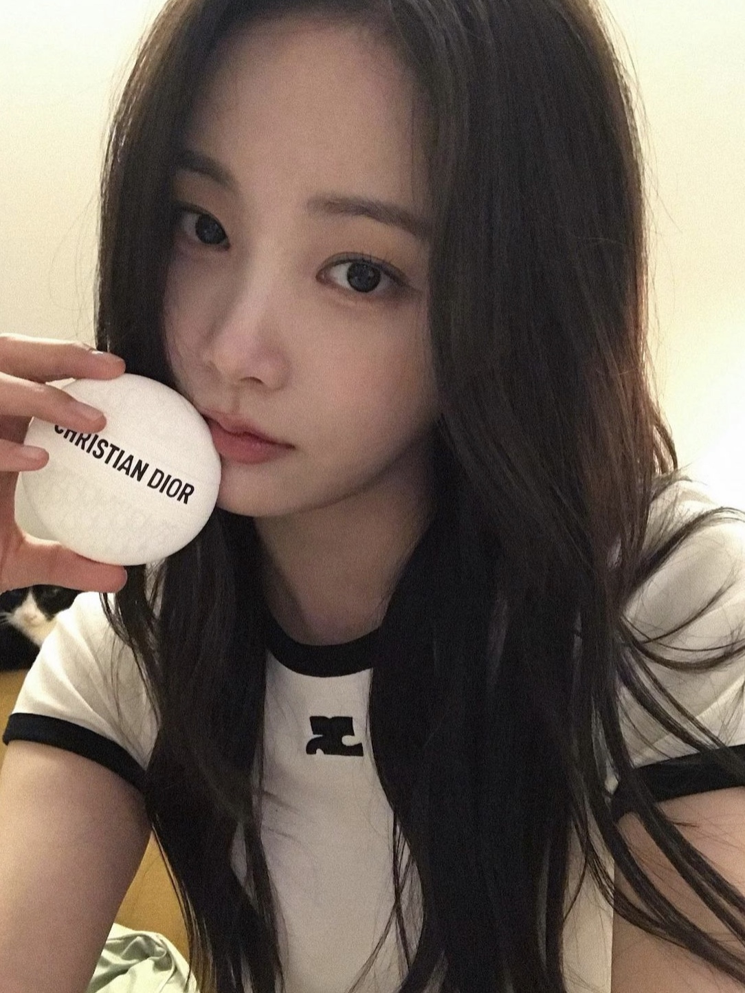 (W) Courreges Reedition Bumpy Contrast T-Shirt Heritage White Black, Dior New Dior Le Baume Hand Cream 50ml 착용 스타일
