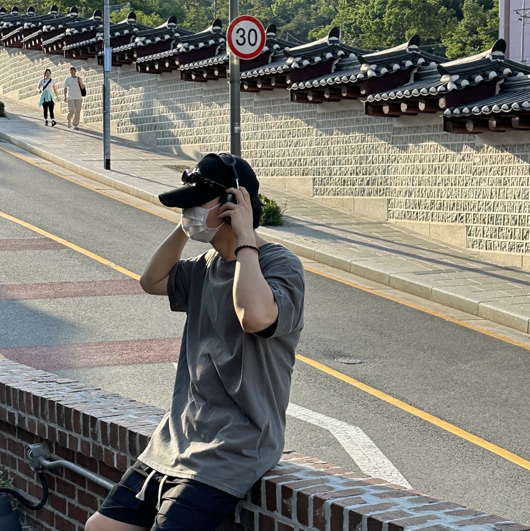 Nike x Travis Scott Air Max 1 Cact.us Brown, Apple AirPods Max Lightning Space Gray (Korean Ver.) 착용 스타일 - 2