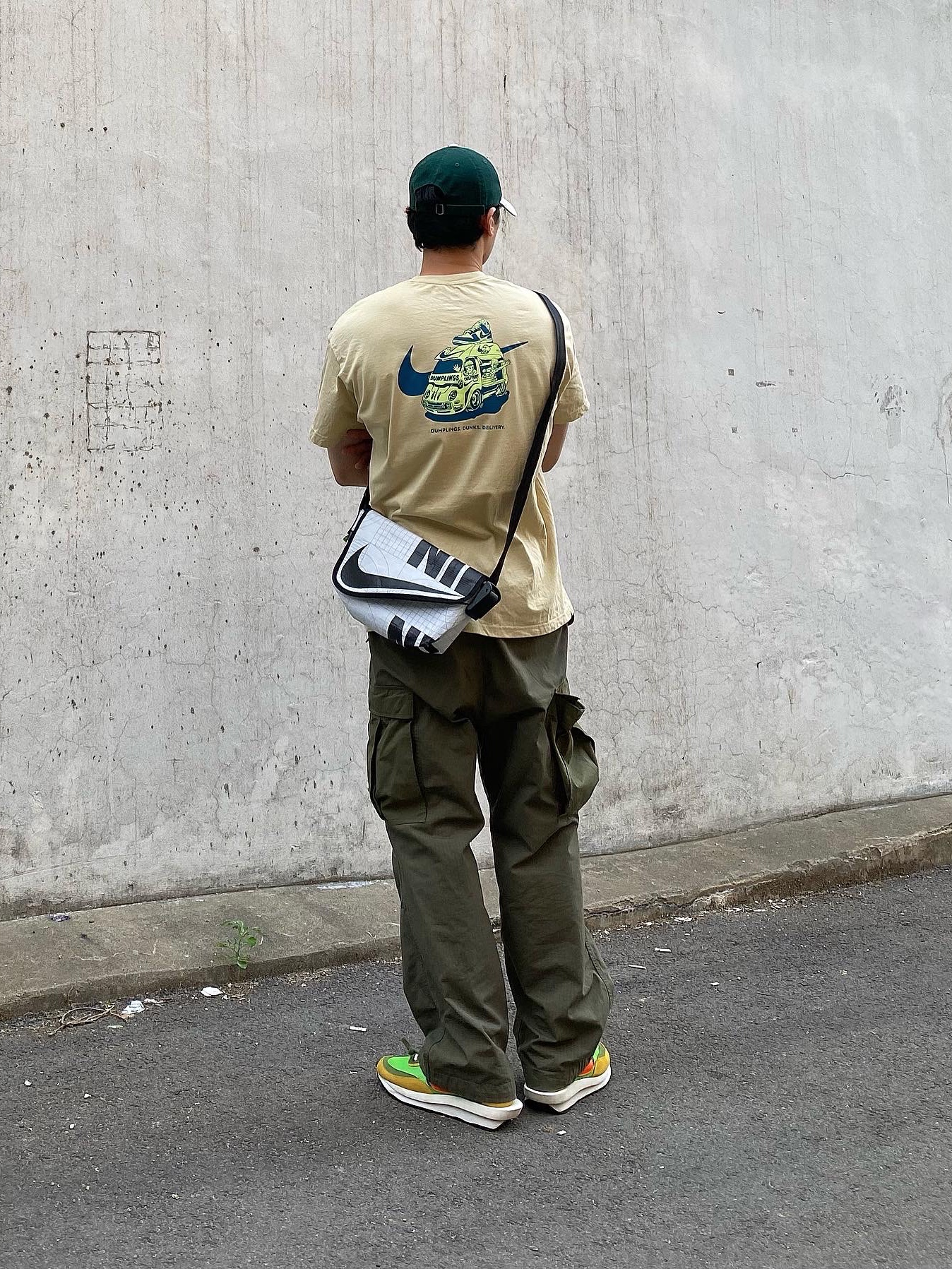 Nike x Sacai LDWaffle Green Multi 착용 스타일 - 3