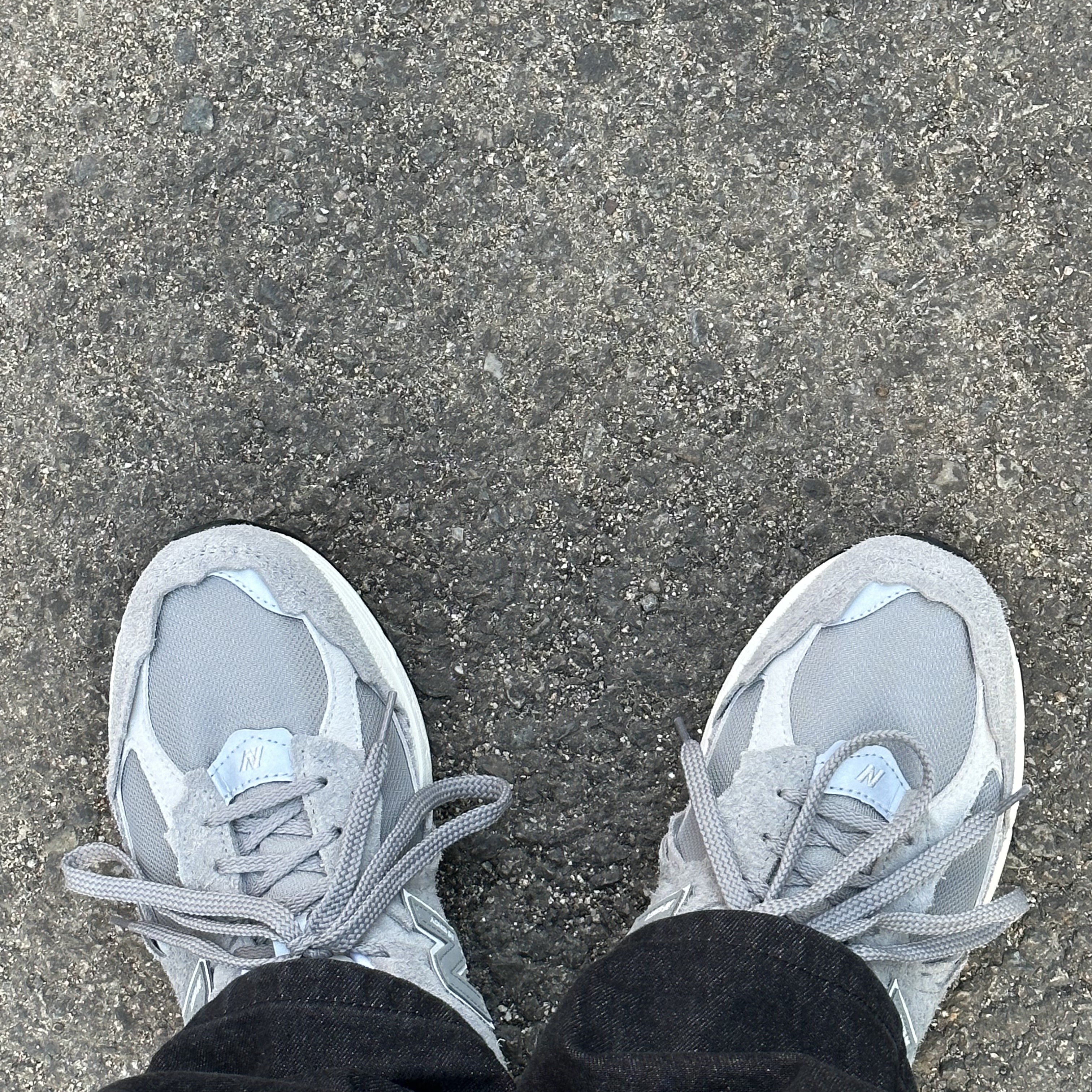 New Balance 2002R Protection Pack Grey 착용 스타일