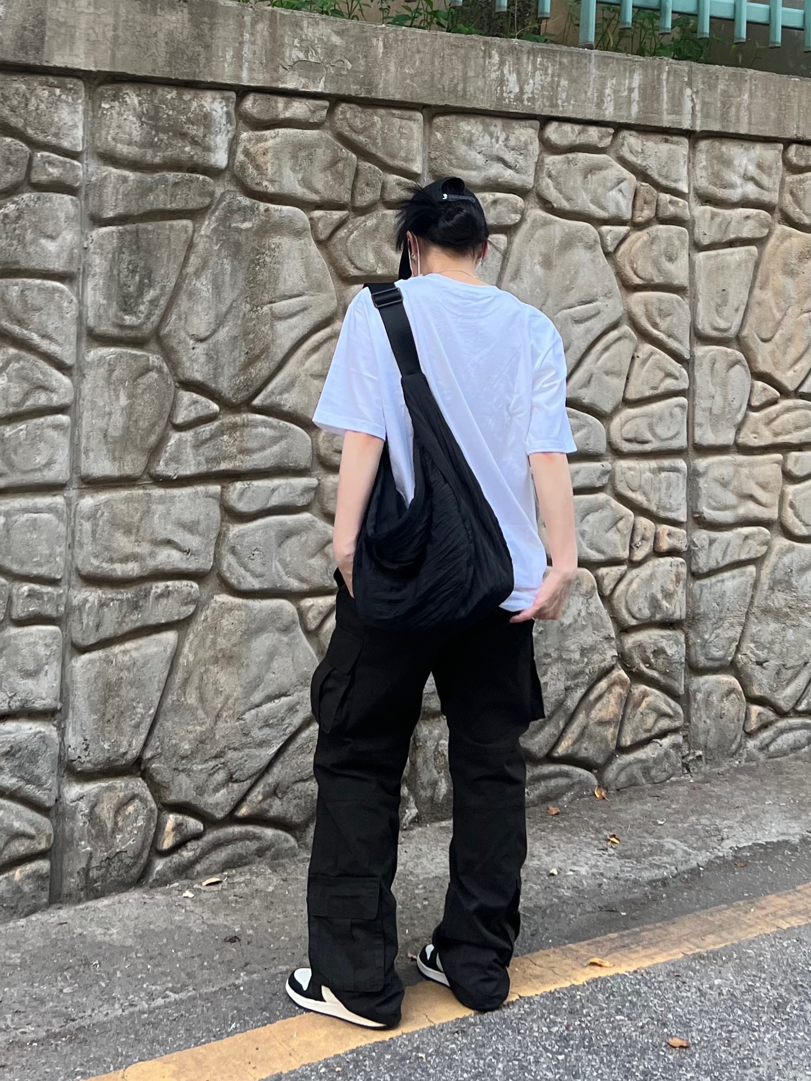 Undermycar Chiva Vintage Coating Multi Cargo Pants Mulch - 23SS, Stussy Stock Box T-Shirt White 착용 스타일 - 2