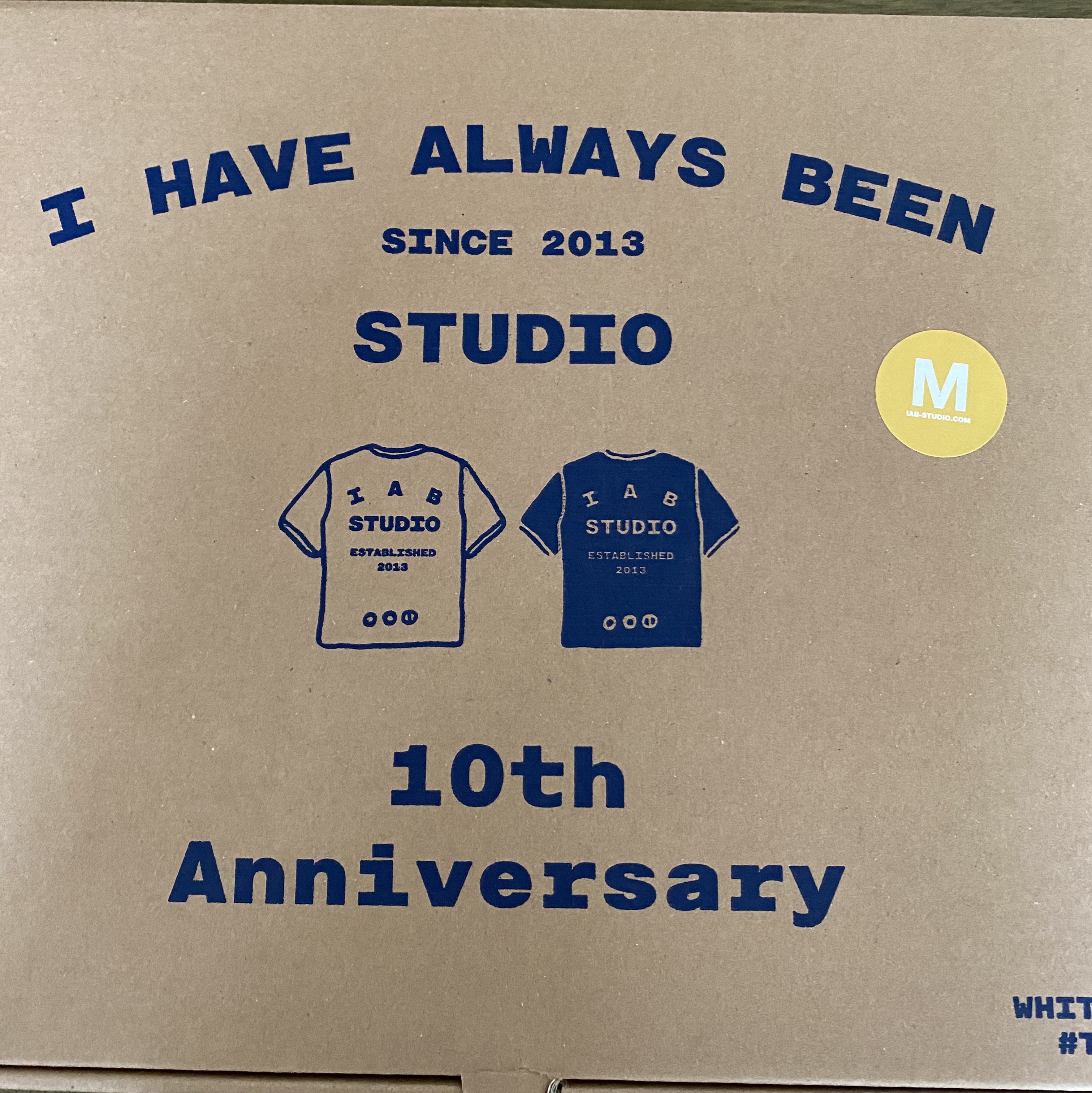 IAB Studio 10th Anniversary T-Shirts Pack White & Black (2 Pack) 착용 스타일