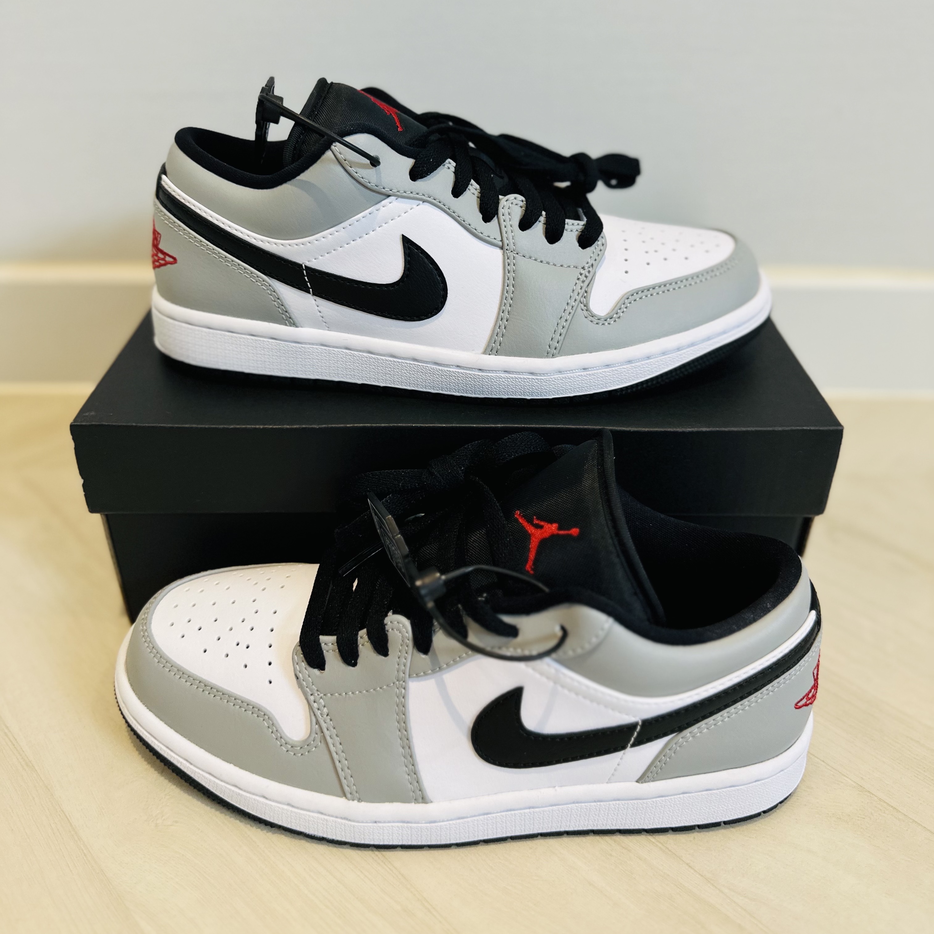 Jordan 1 Low Light Smoke Grey, (GS) Jordan 1 Low Light Smoke Grey 착용 스타일 - 1