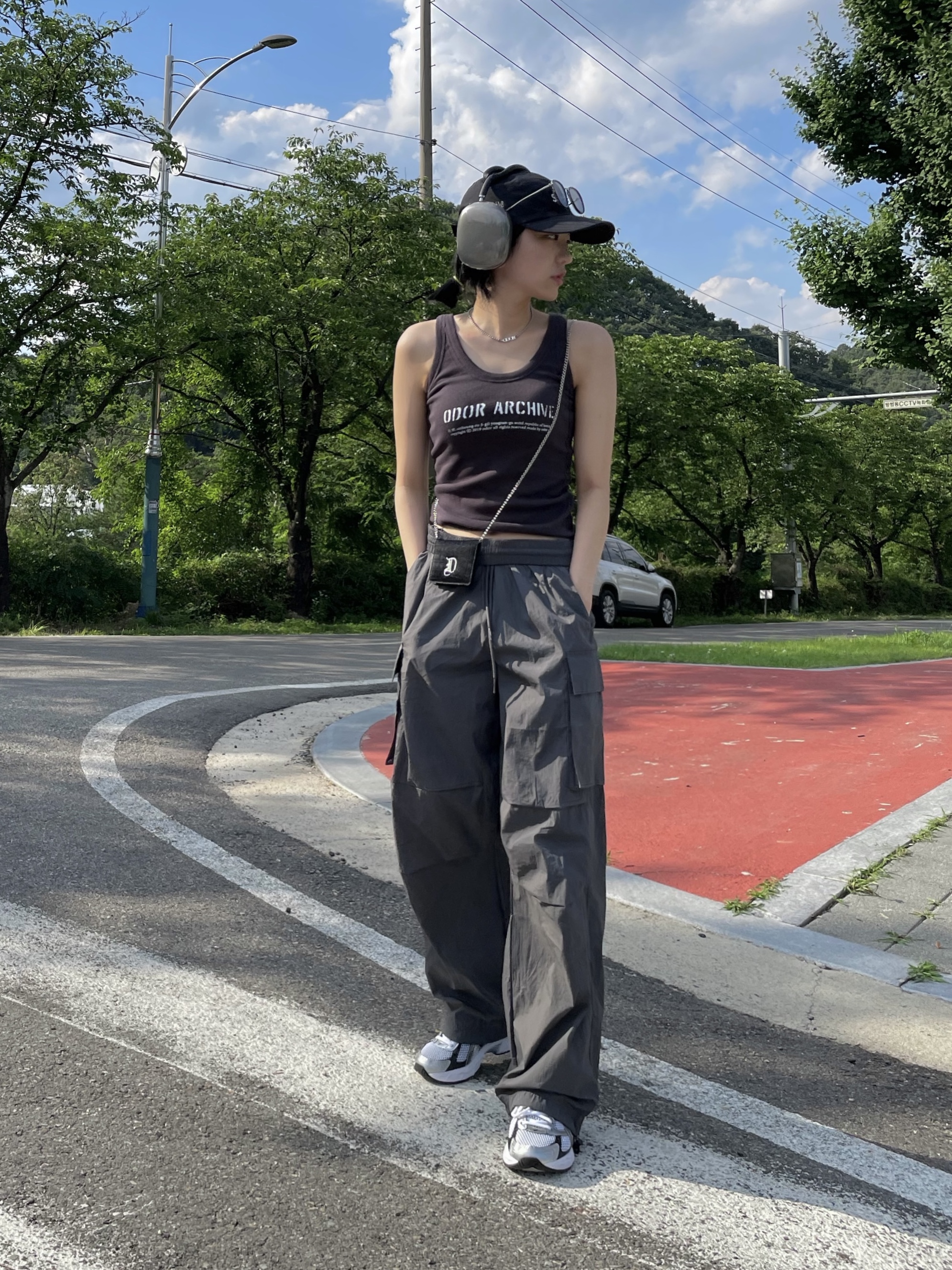 Asics Gel-1130 White Black, Apple AirPods Max Lightning Space Gray (Korean Ver.) 착용 스타일 - 3