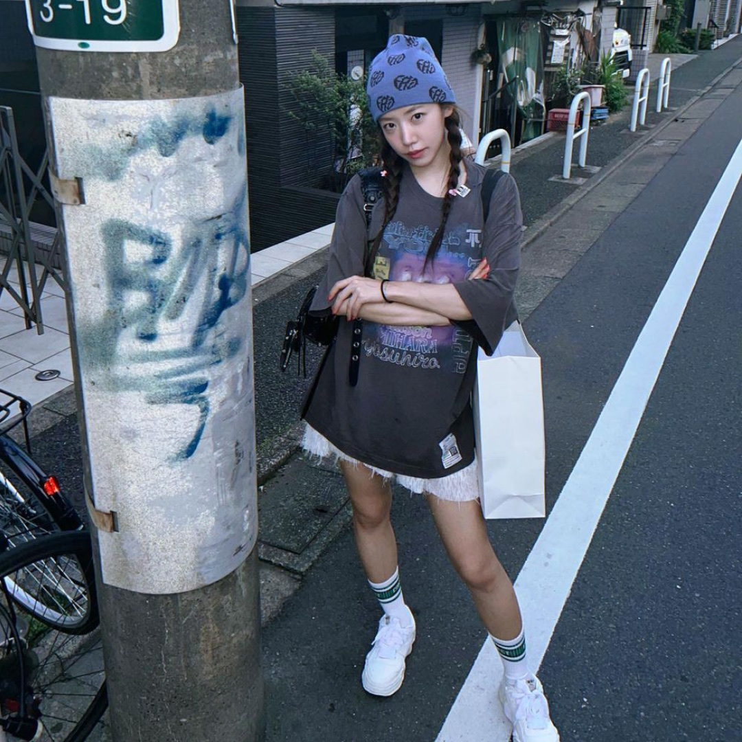 Maison Mihara Yasuhiro Wayne OG Sole Leather Low-top Sneakers White, Balenciaga Le Cagole Small Shoulder Bag Black 착용 스타일 - 2