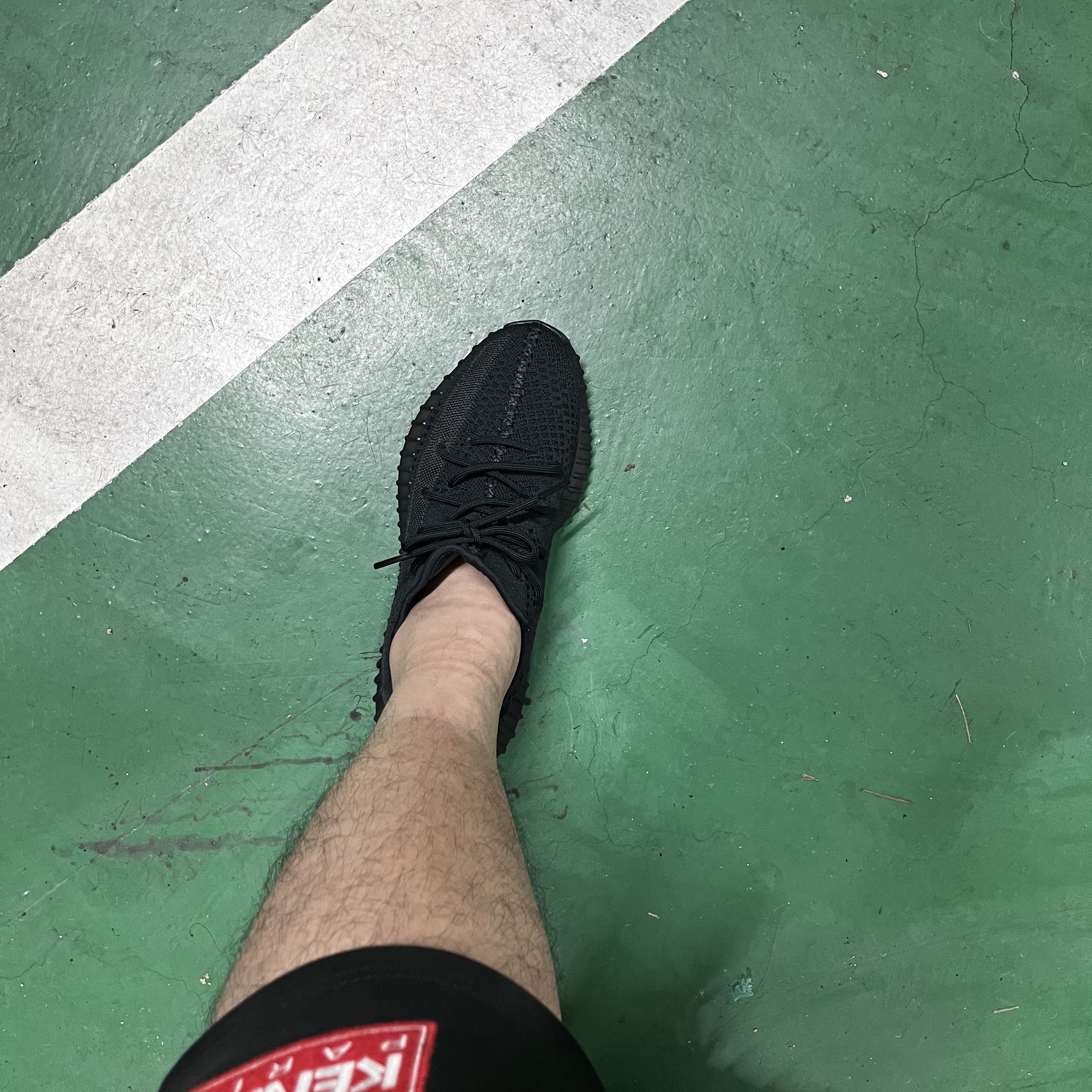 Adidas Yeezy Boost 350 V2 Onyx 착용 스타일