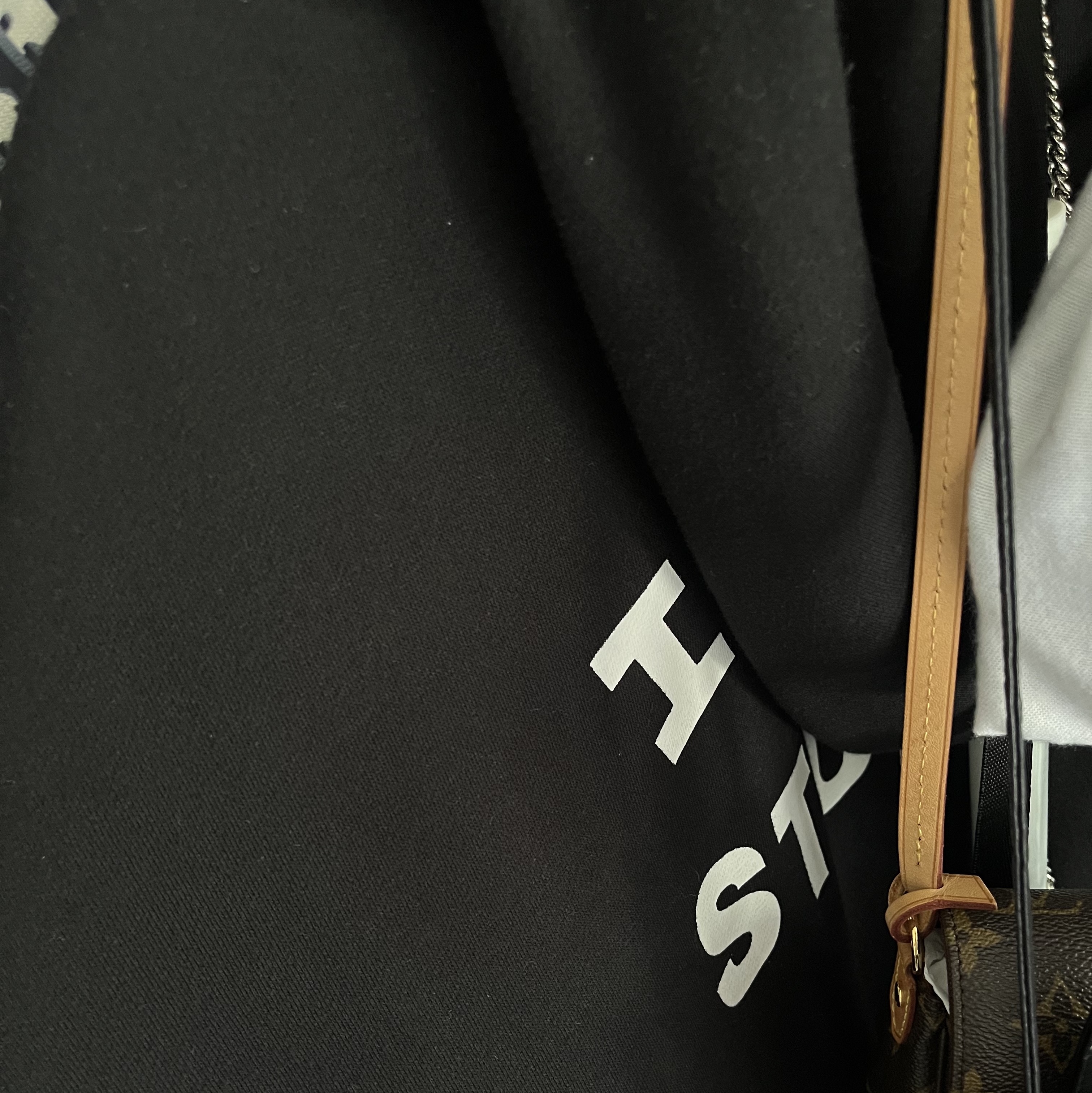 IAB Studio Hoodie Black White 착용 스타일