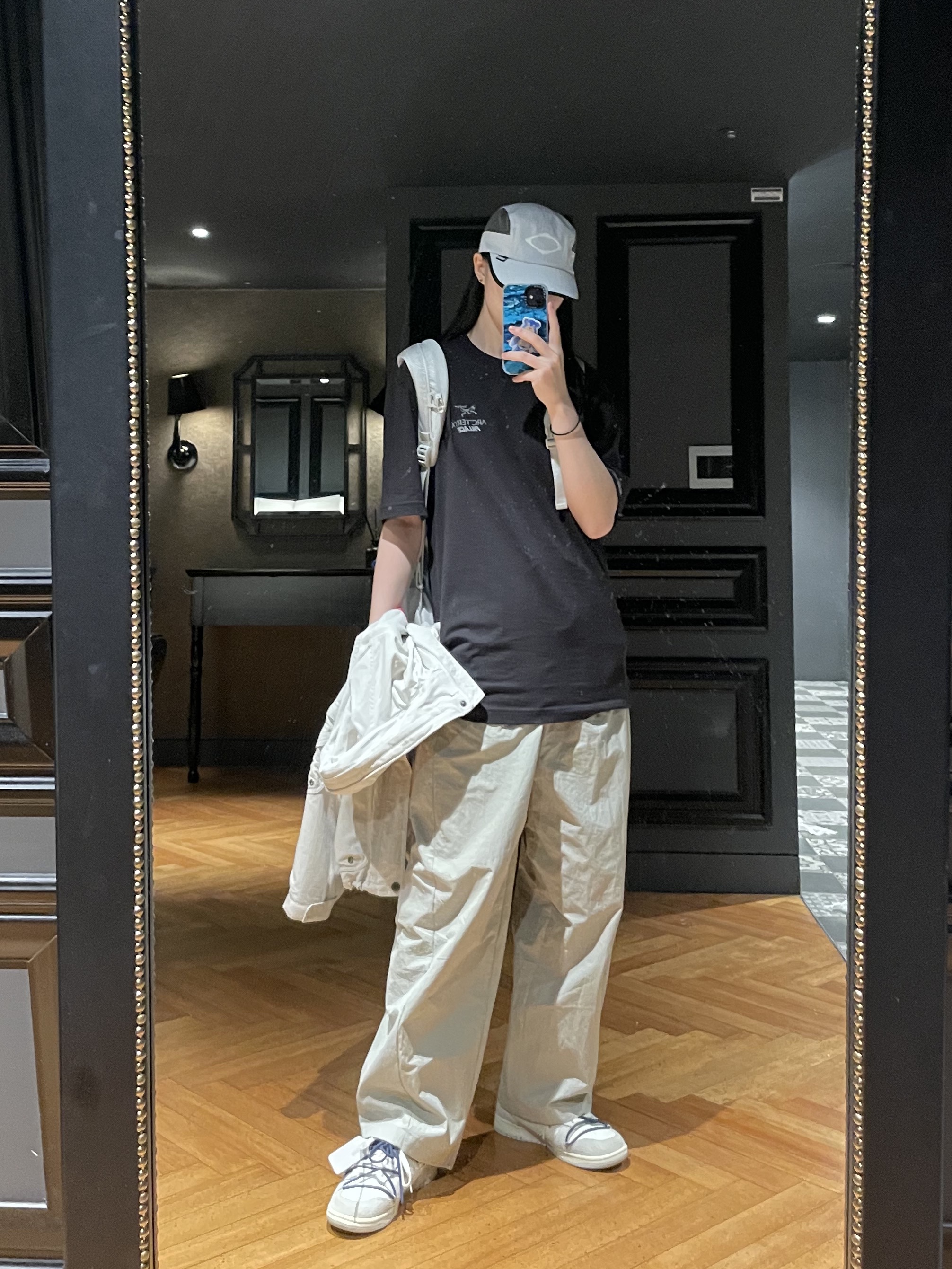 (W) Mischief Rhombus Running Cap Light Grey, Palace x Arc'teryx T-Shirt Black - 20FW 착용 스타일