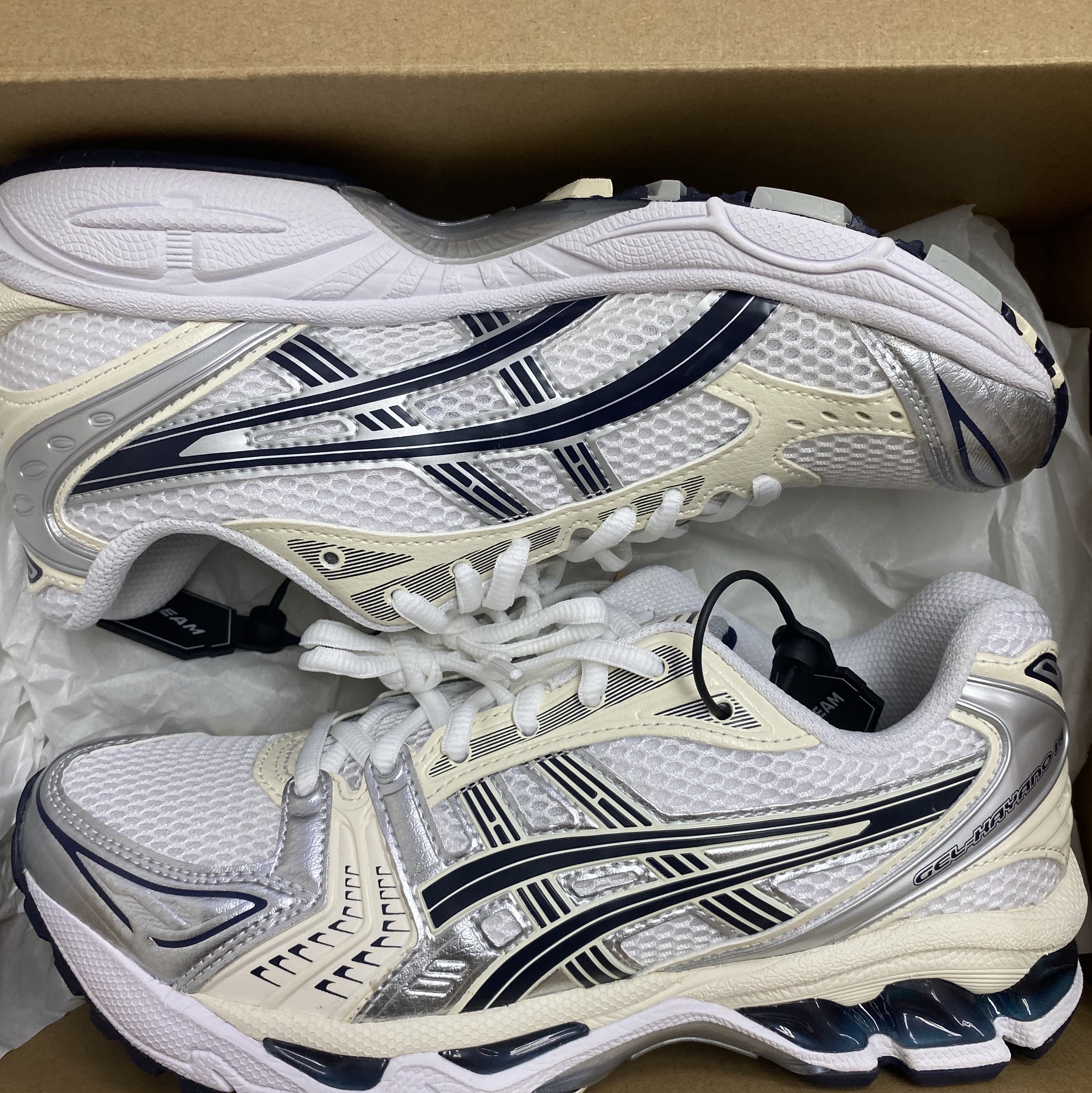 (W) Asics Gel-Kayano 14 White Midnight 착용 스타일