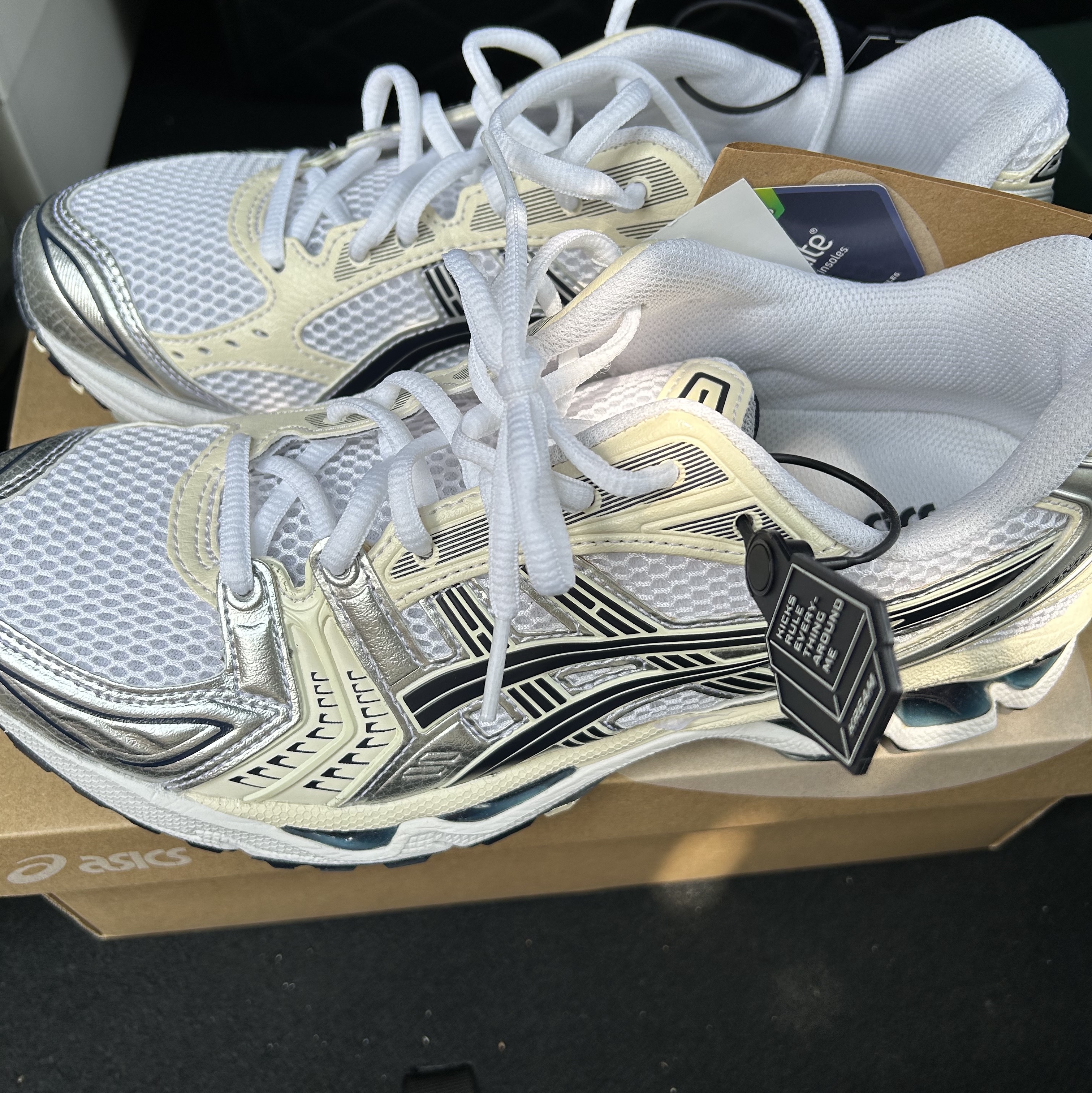 (W) Asics Gel-Kayano 14 White Midnight 착용 스타일