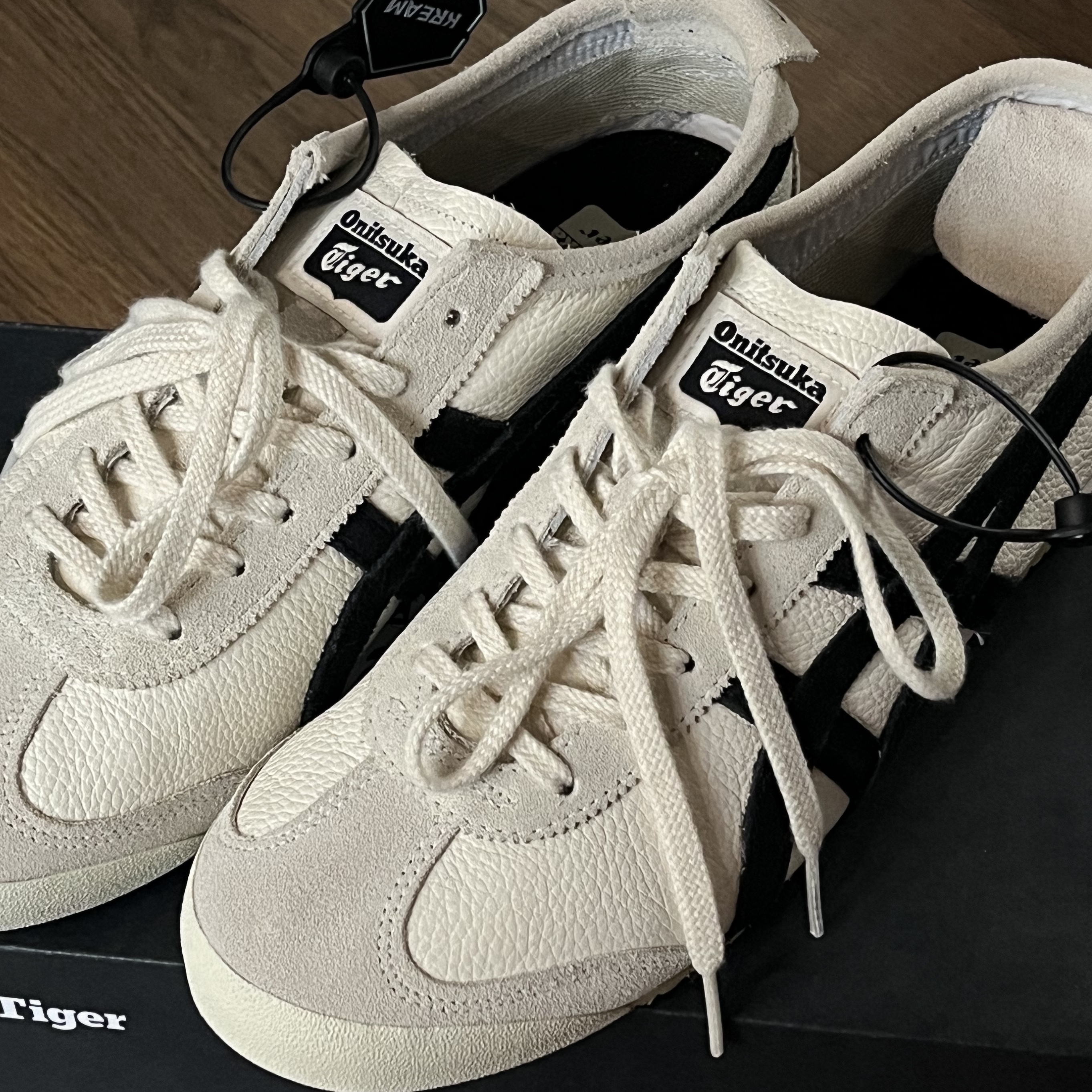 Onitsuka Tiger Mexico 66 Vintage White Black 착용 스타일 - 3