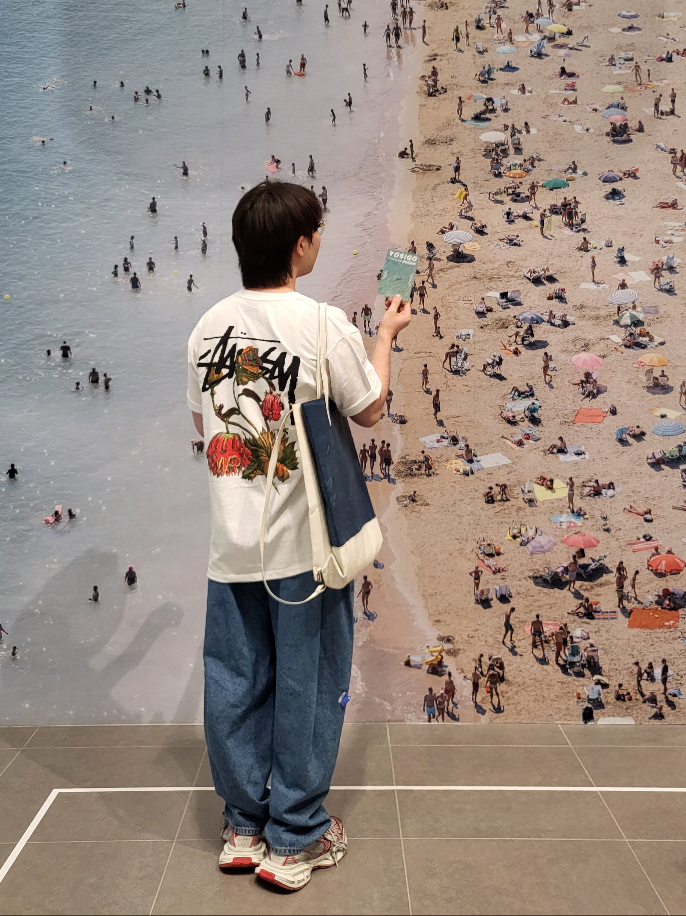 Stussy Withered Flower T-Shirt White, Zara x Ader Error Barrel Leg Jeans Blue 착용 스타일 - 1