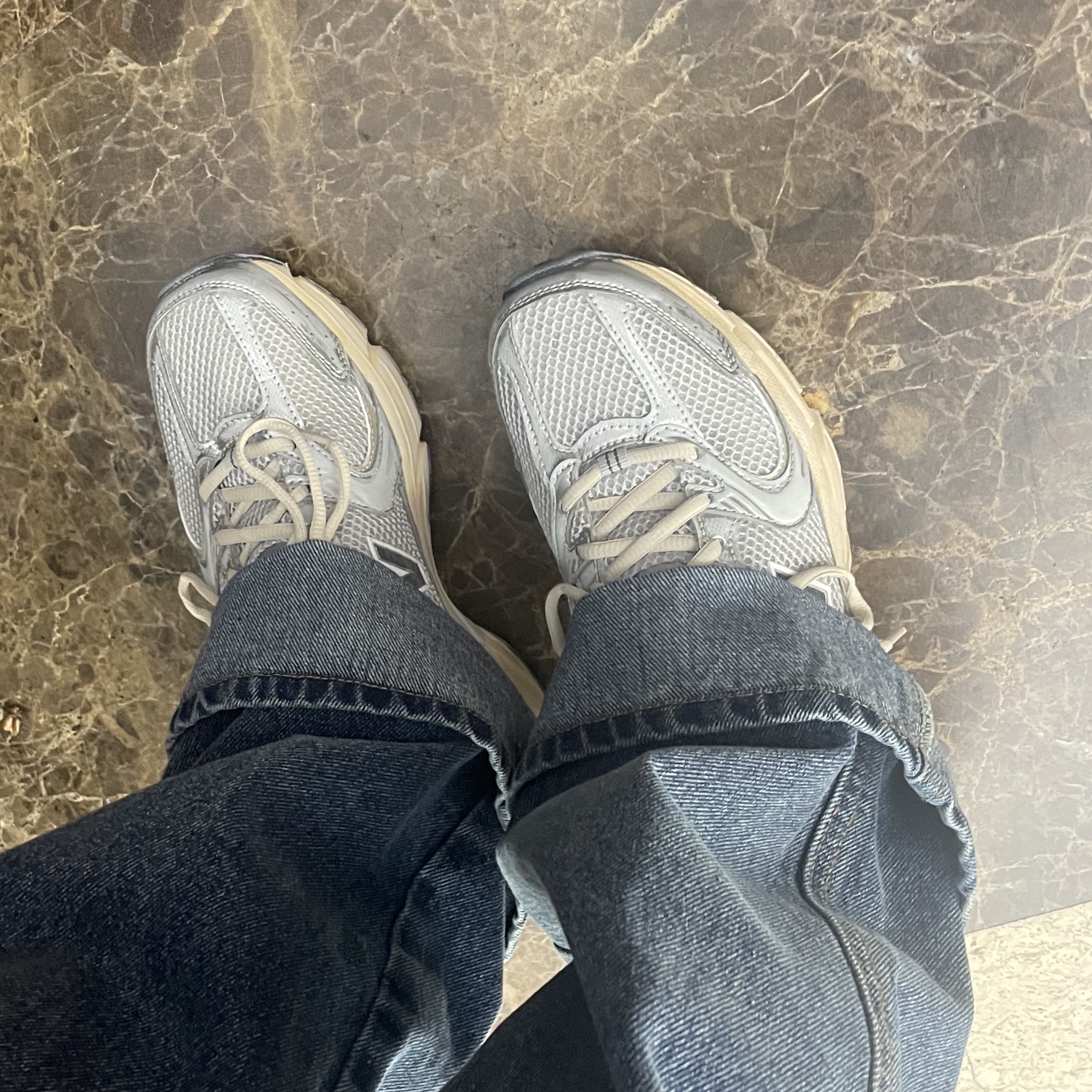 New Balance 530 Vintage Metallic Silver 착용 스타일