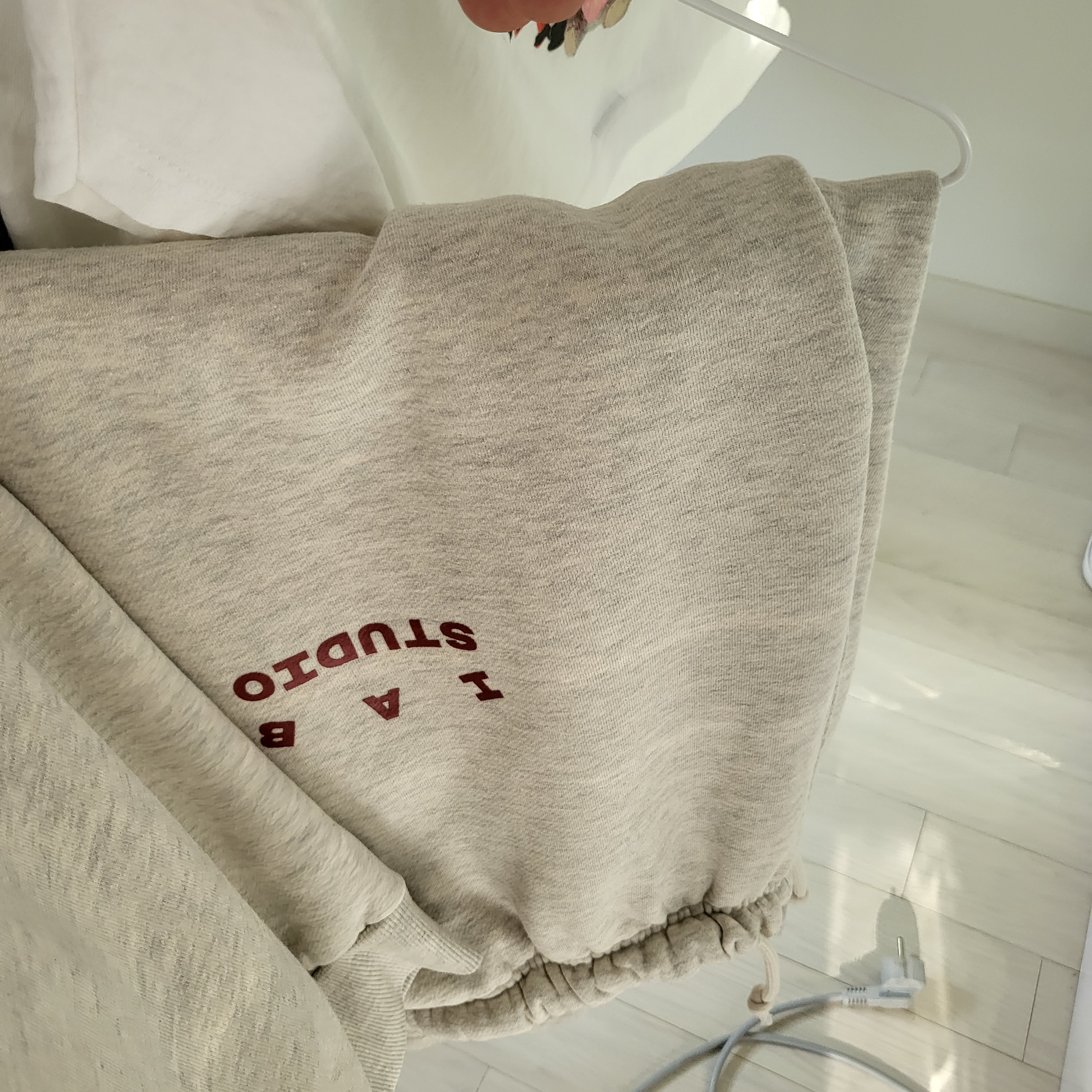 IAB Studio Sweatpants Oatmeal Burgundy - 23SS 착용 스타일