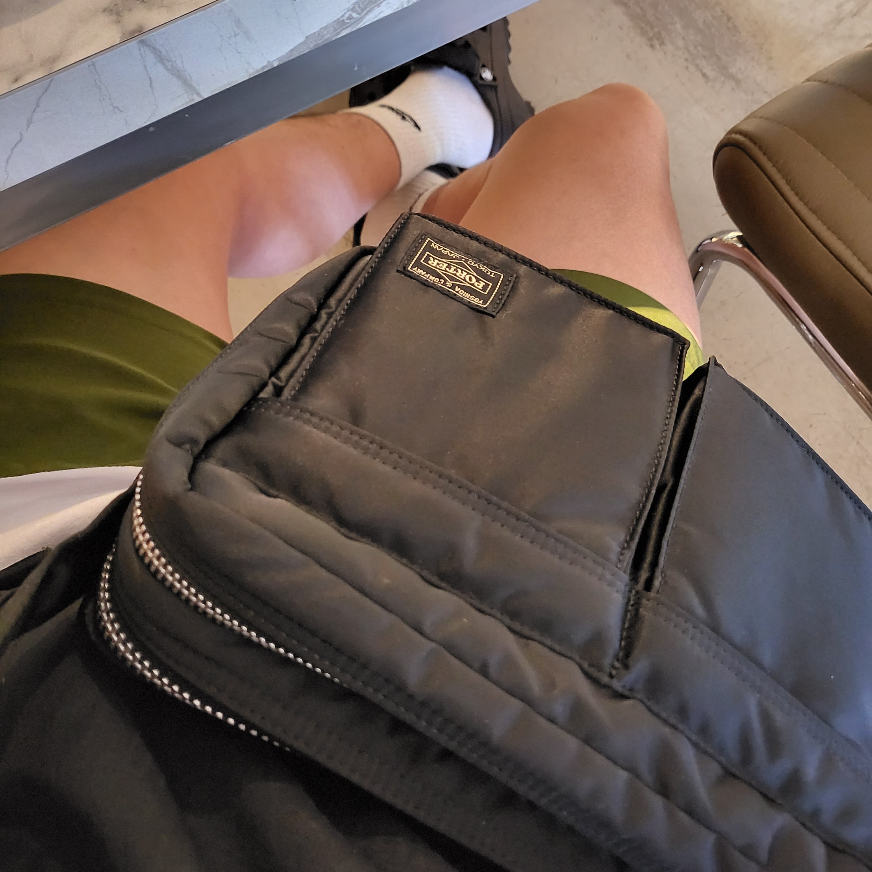 Porter Tanker Shoulder Bag S Black 착용 스타일