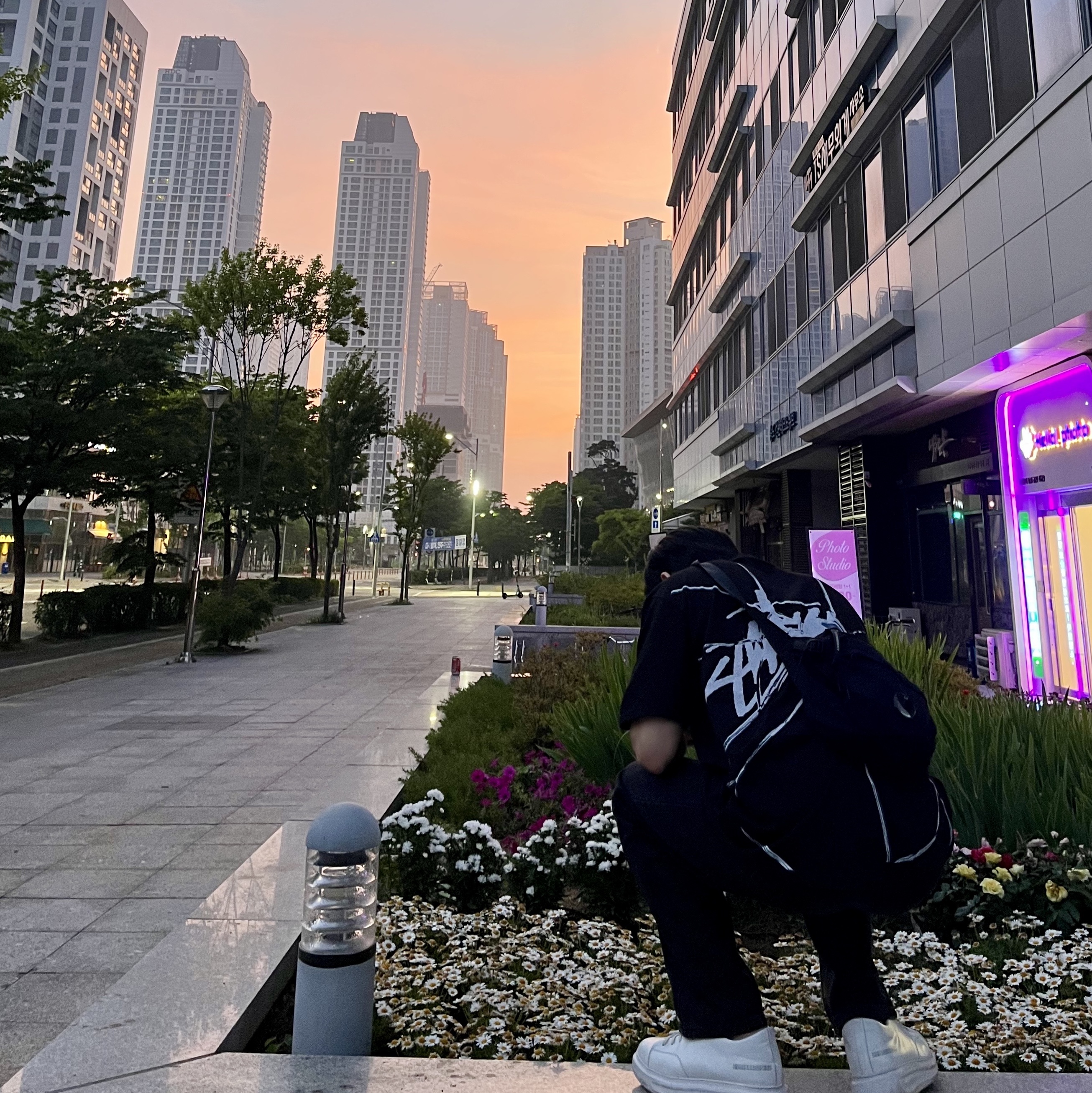 Stussy Shattered T-Shirt Black, C.P. Company Nylon B Crossbody Pack Black 착용 스타일 - 1