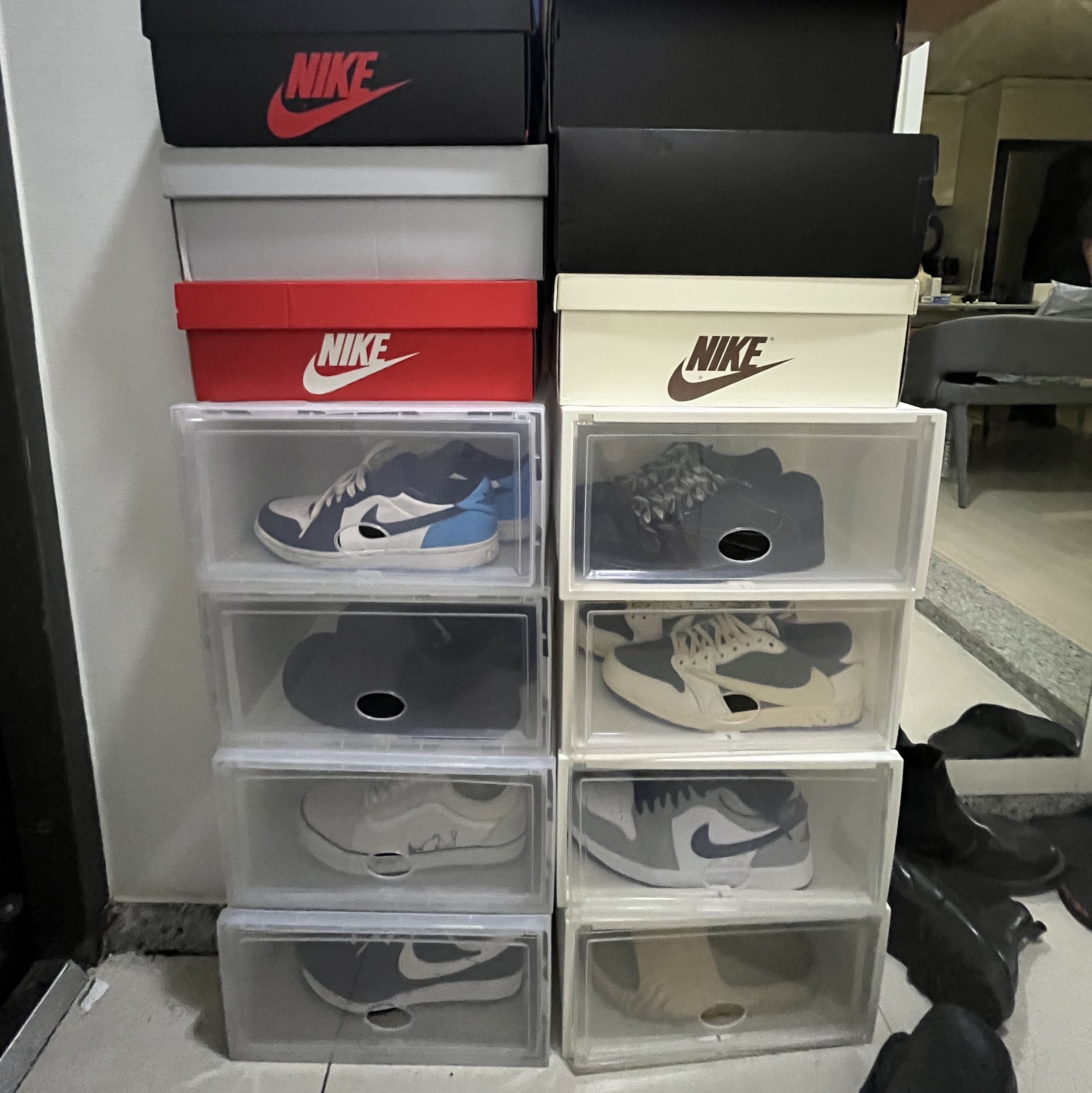 Jordan 1 Low Light Smoke Grey, Nike Challenger OG Black White 착용 스타일