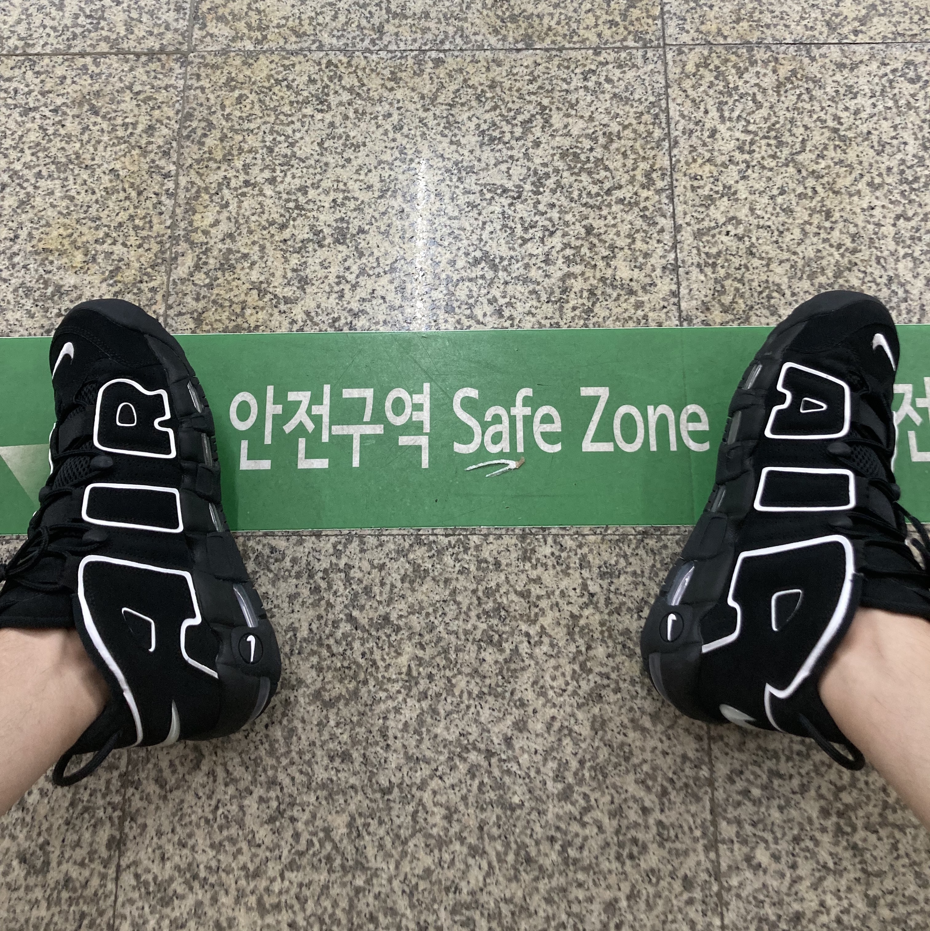 Nike Air More Uptempo Black White 2020 착용 스타일