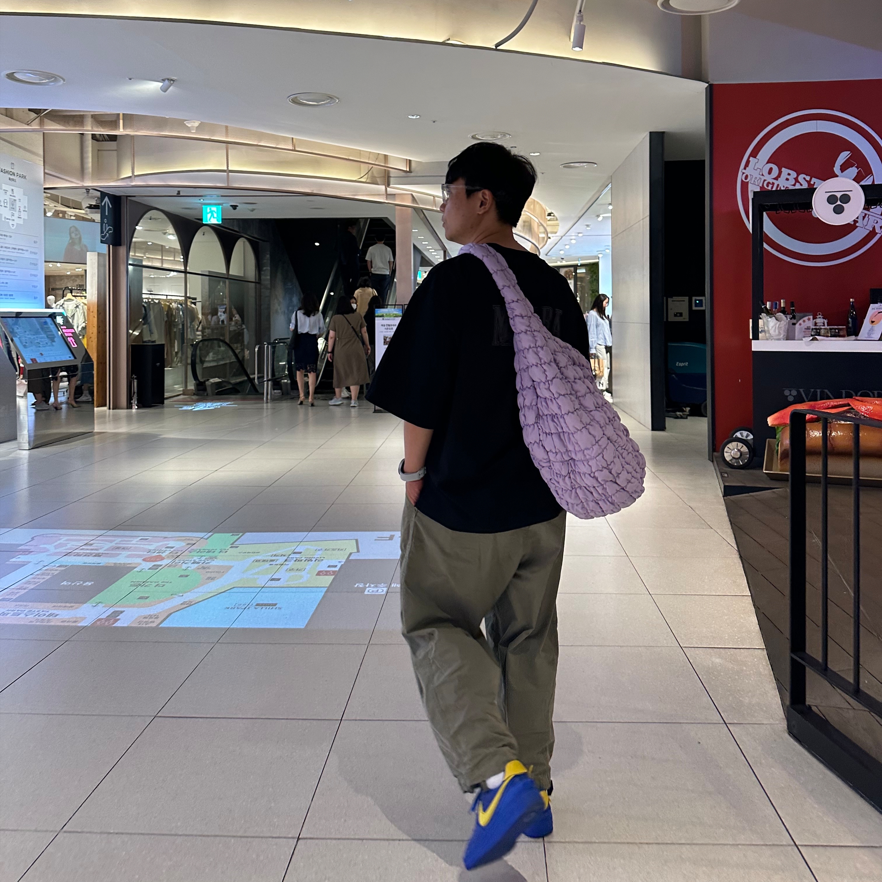 Nike x Ambush Air Force 1 Low SP Game Royal and Vivid Sulfur, COS Quilted Oversized Shoulder Bag Purple 착용 스타일