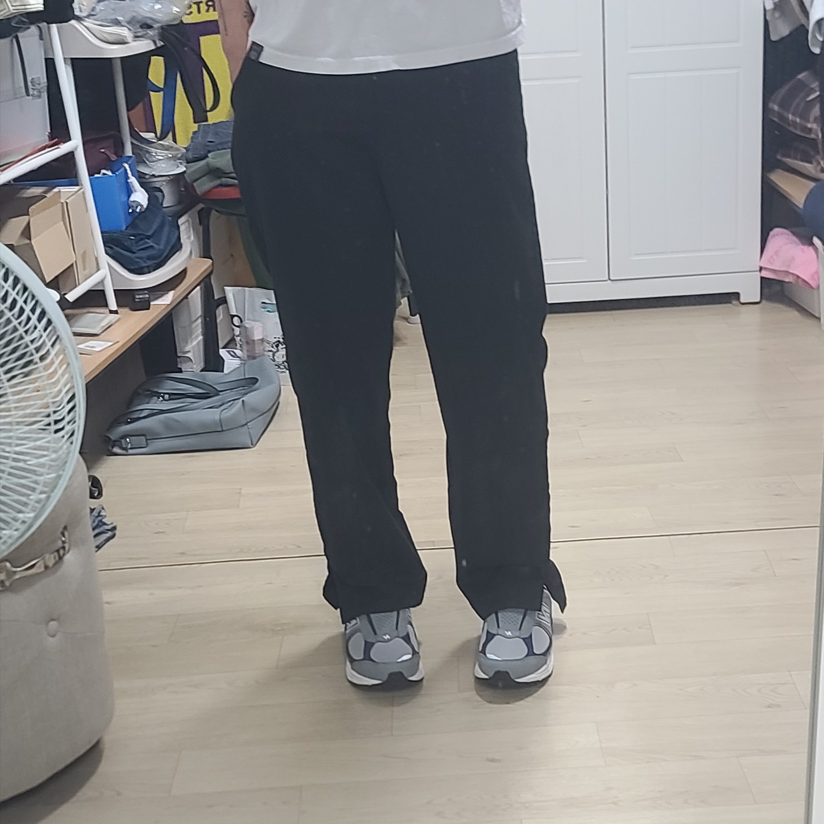 New Balance 2002R Mule Slate Gray 착용 스타일 - 3