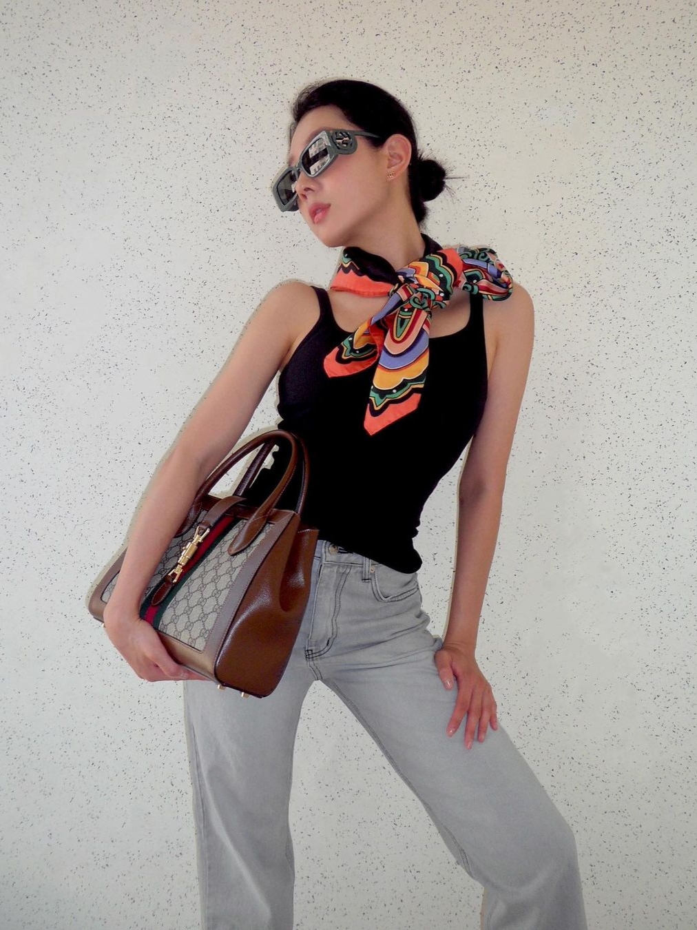 Gucci Jackie 1961 Medium Tote Bag Beige Ebony 착용 스타일