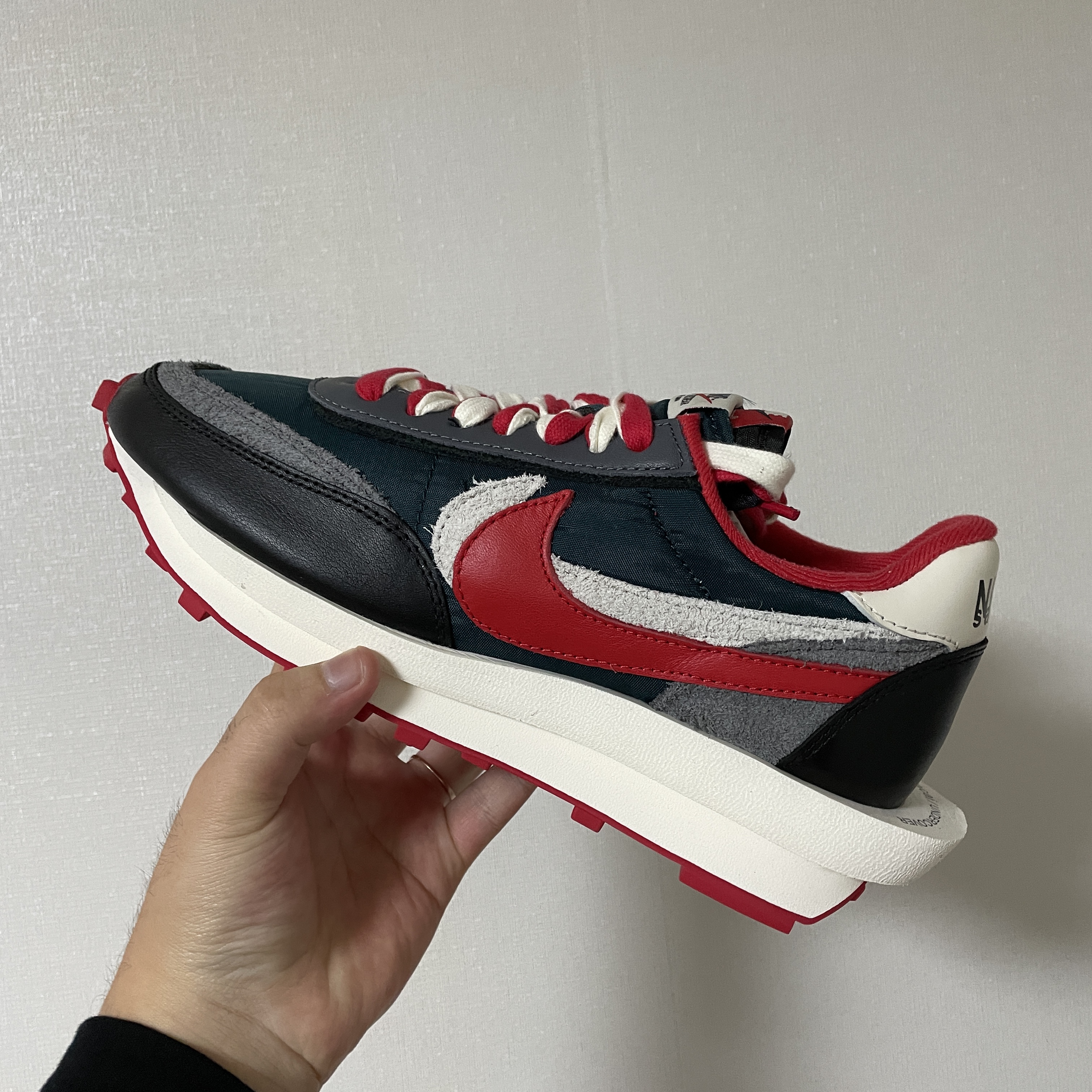 Nike x Sacai x Undercover LDWaffle Midnight Spruce University Red 착용 스타일