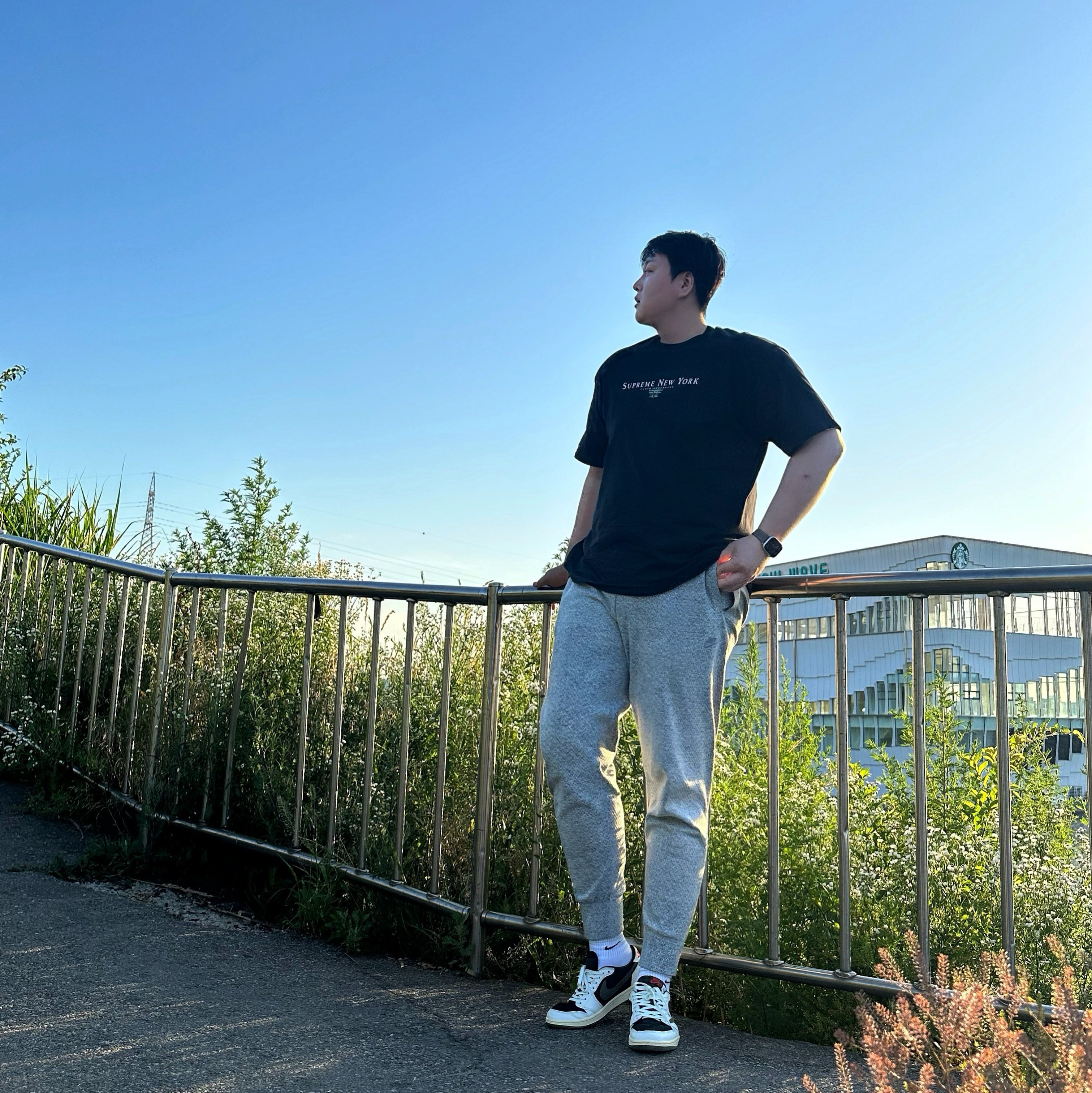 Supreme Tradition T-Shirt Black - 22FW, (W) Jordan 1 x Travis Scott Retro Low OG SP Medium Olive 착용 스타일
