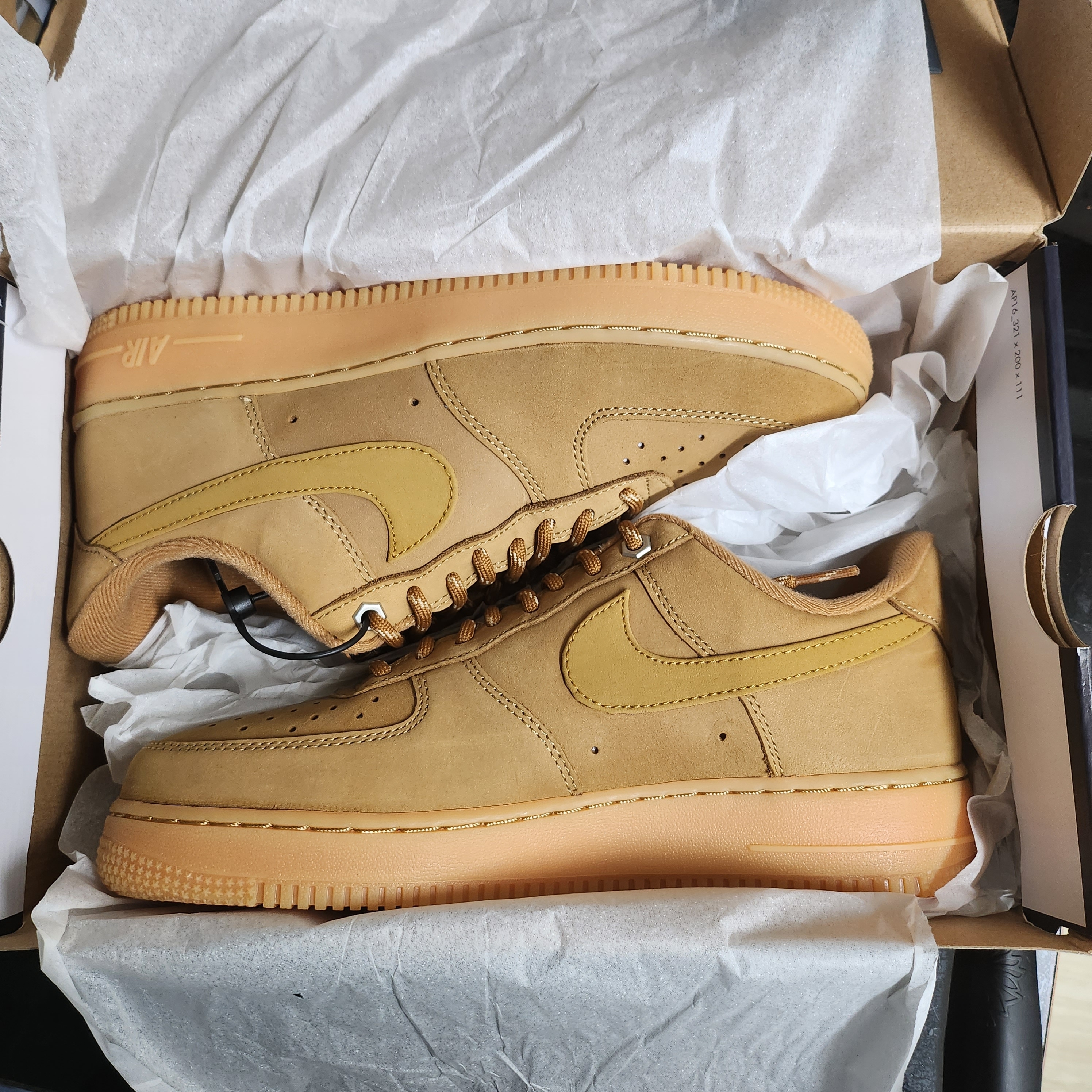 Nike Air Force 1 '07 WB Flax 착용 스타일 - 1