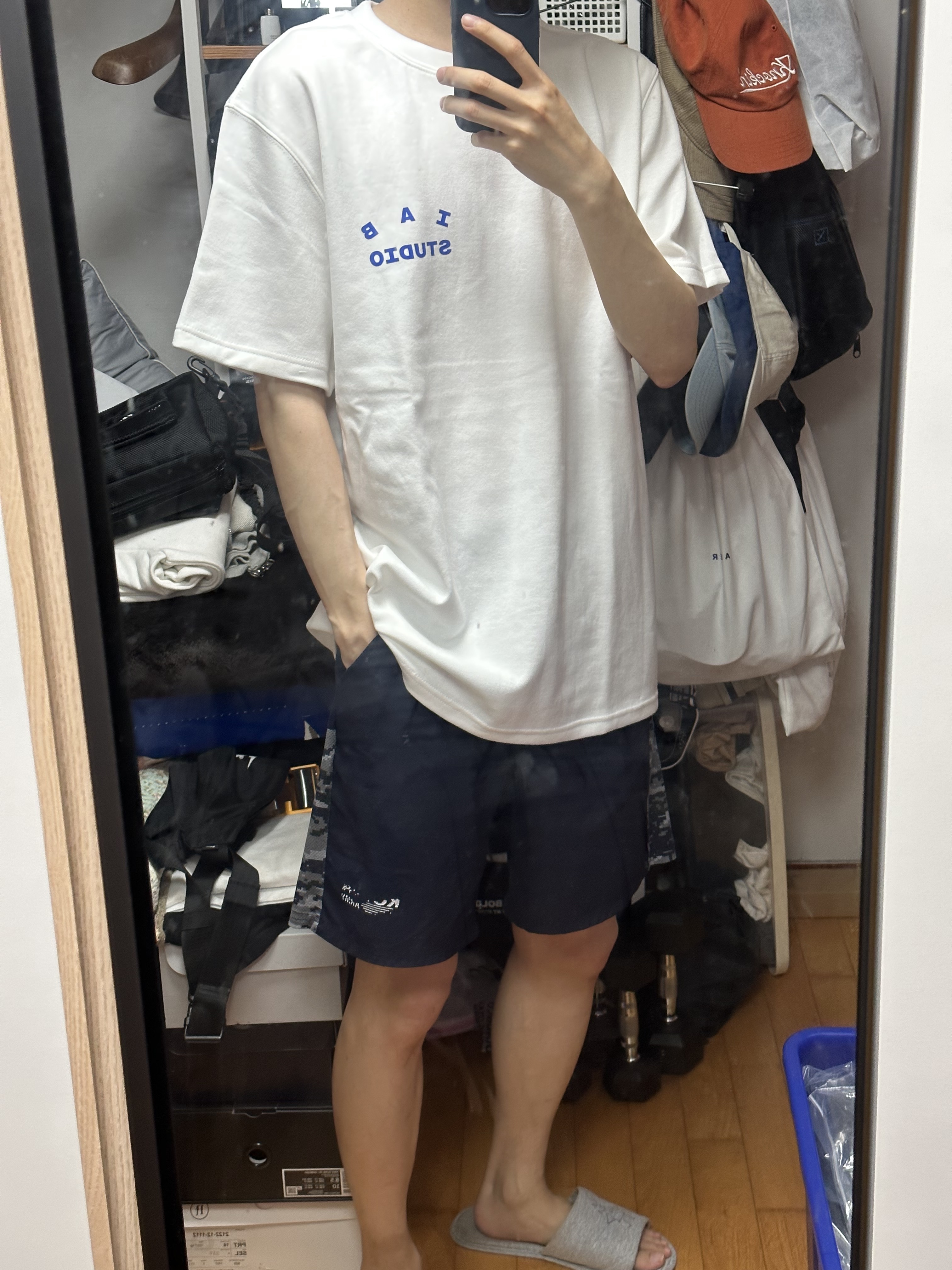 IAB Studio 10th Anniversary T-Shirts Pack White & Black (2 Pack), IAB Studio T-Shirt White Navy - 22FW 착용 스타일 - 3