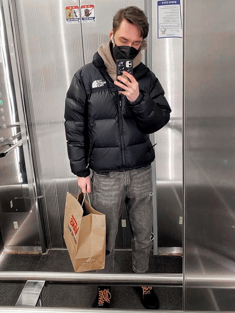Vans Old Skool Year of Tiger Black, The North Face 1996 Retro Nuptse Down Jacket TNF Black 착용 스타일