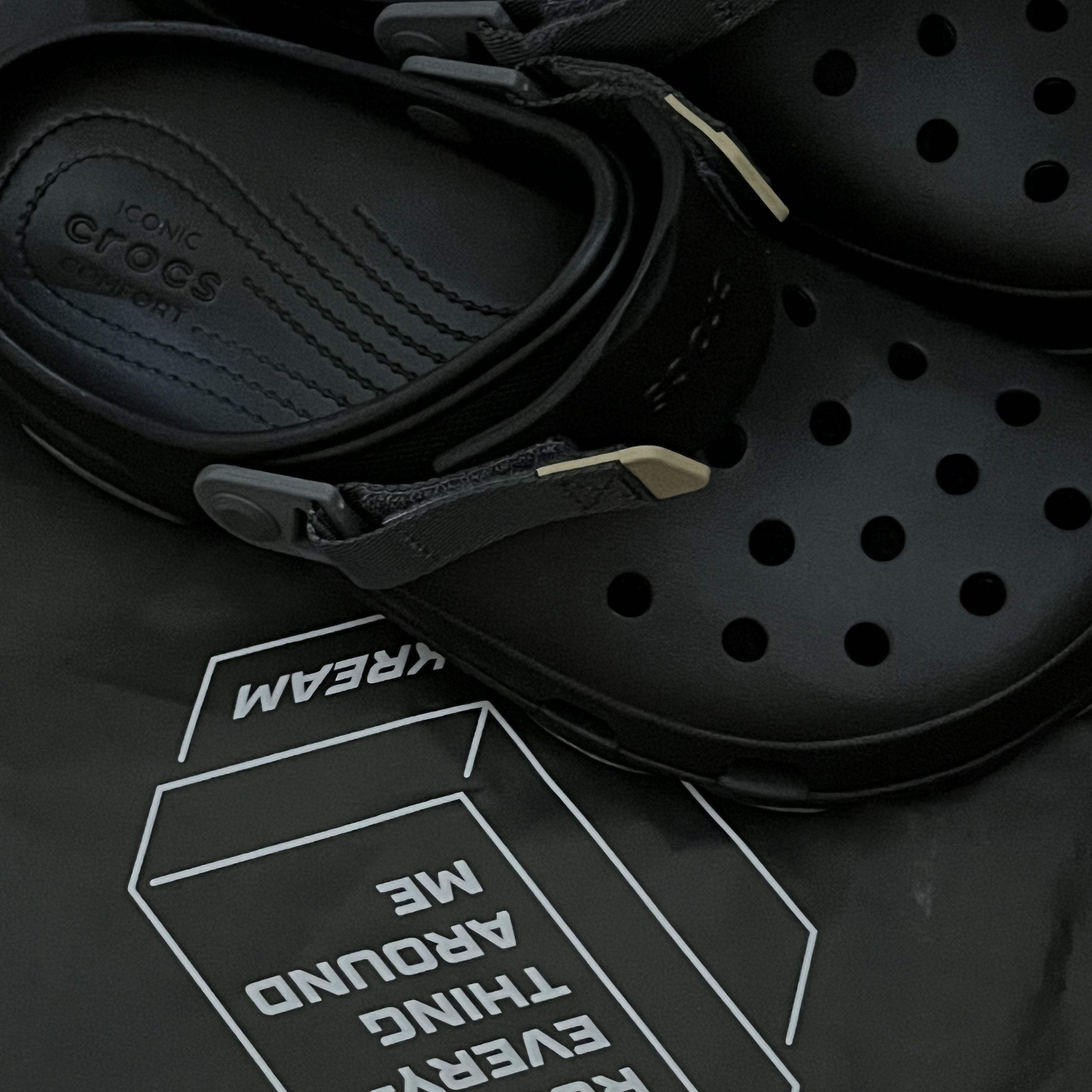 Crocs All Terrain Clog Black 착용 스타일 - 2