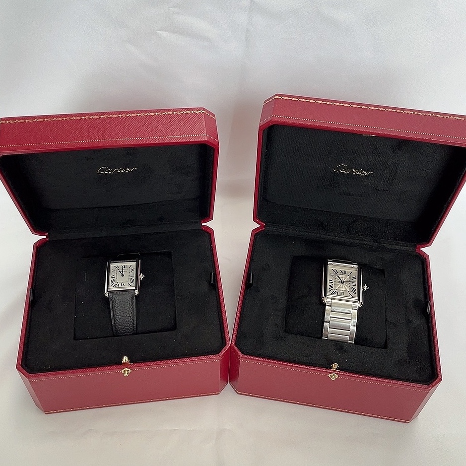 Cartier Tank Must Watch Extra Large Automatic Steel Calfskin Black, Cartier Tank Must Watch Large Quartz Steel Calfskin Black 착용 스타일
