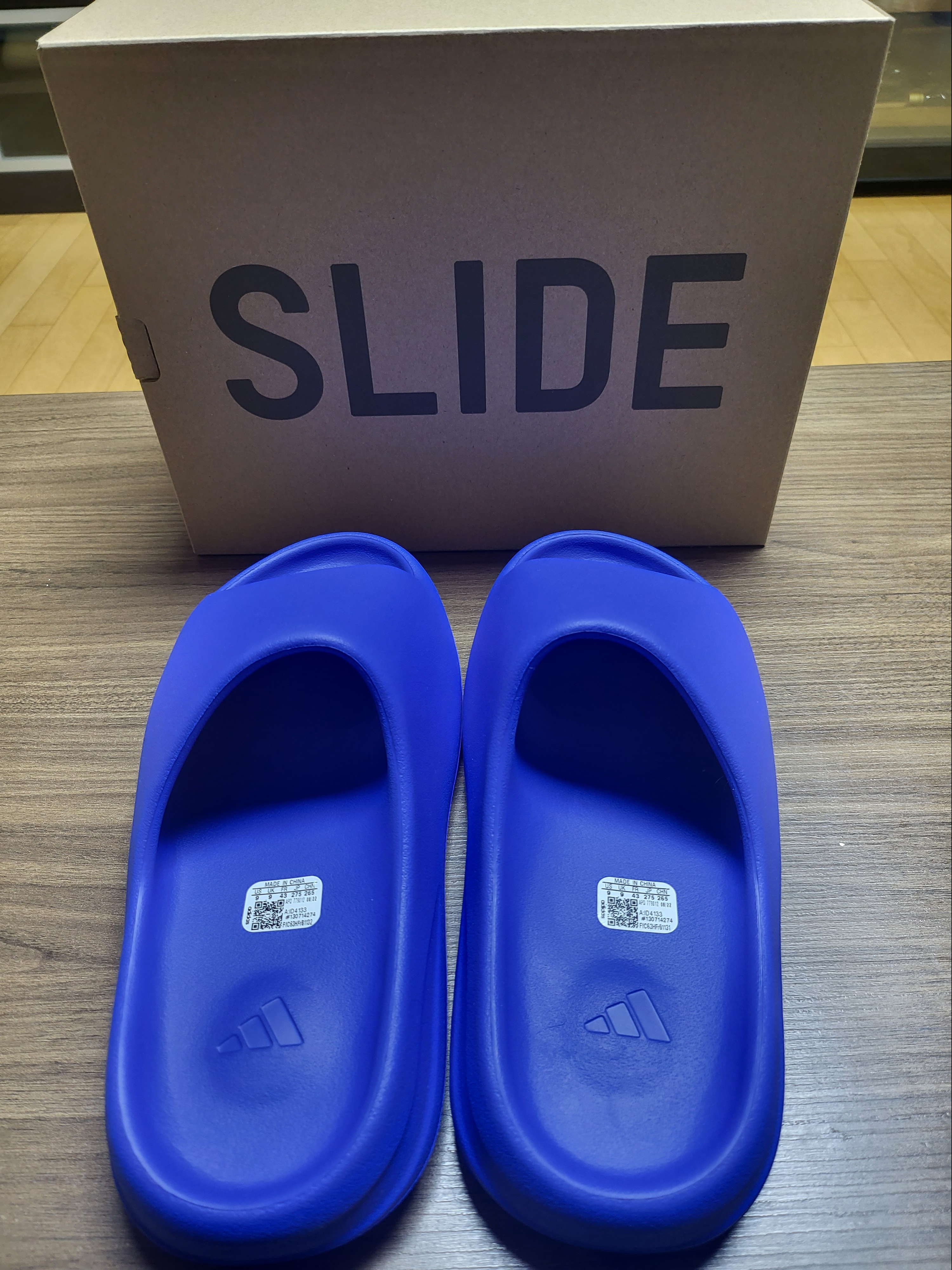 Adidas Yeezy Slide Azure 착용 스타일 - 5