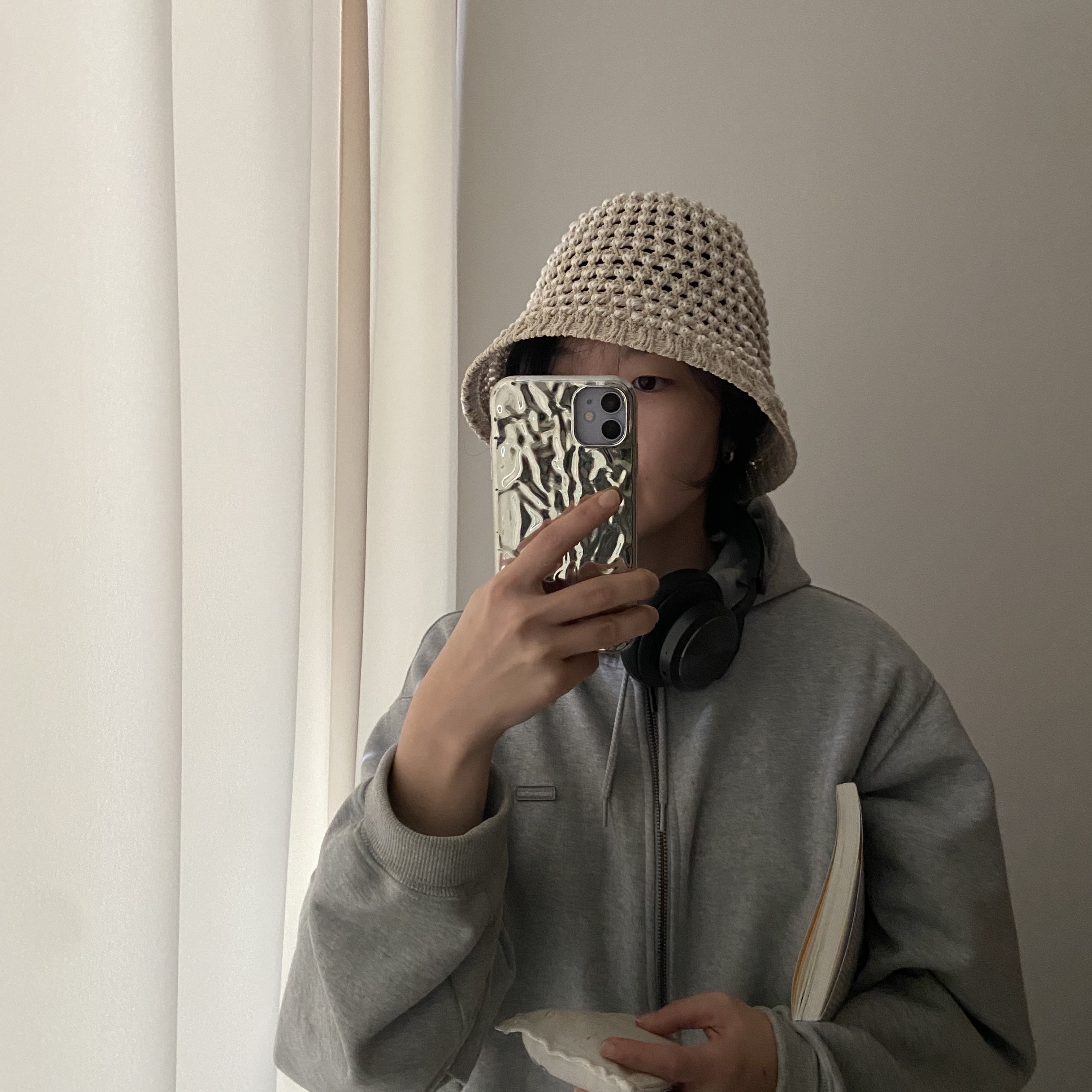 (W) COS Crochet Bucket Hat Light Beige White 착용 스타일