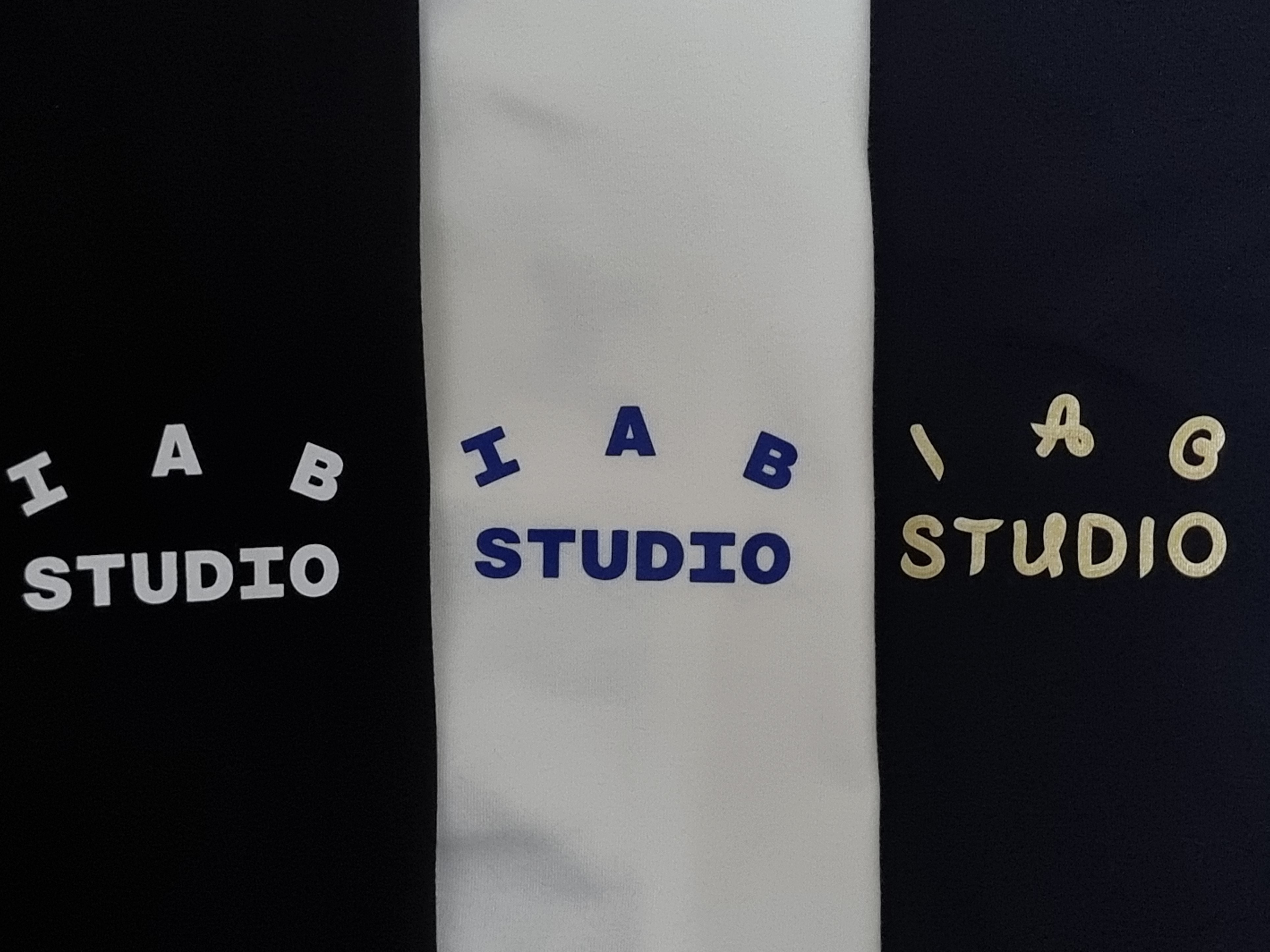 IAB Studio 10th Anniversary T-Shirt Black, IAB Studio 10th Anniversary T-Shirt White 착용 스타일