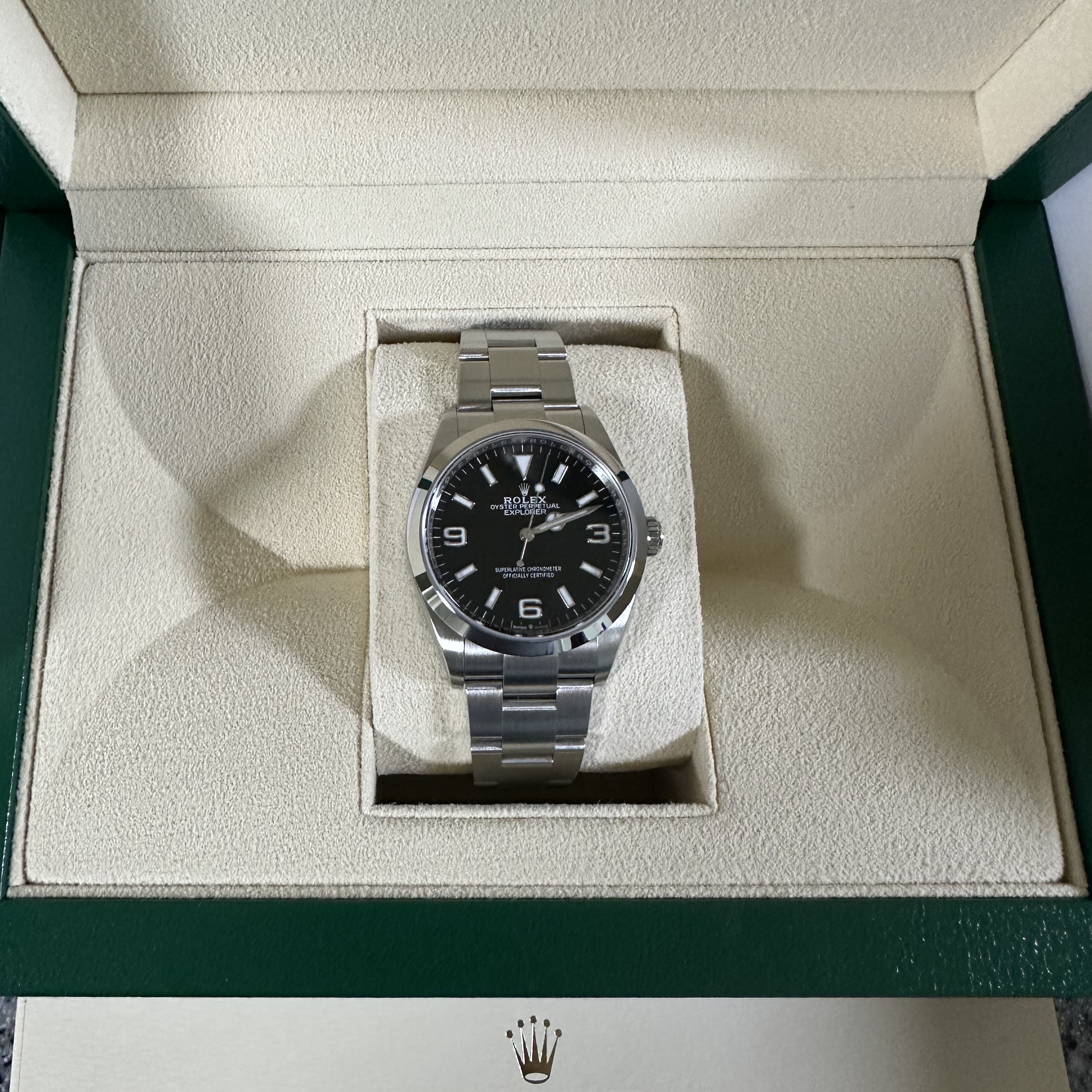 Rolex Explorer 36mm 124270 Black Oyster 착용 스타일 - 1