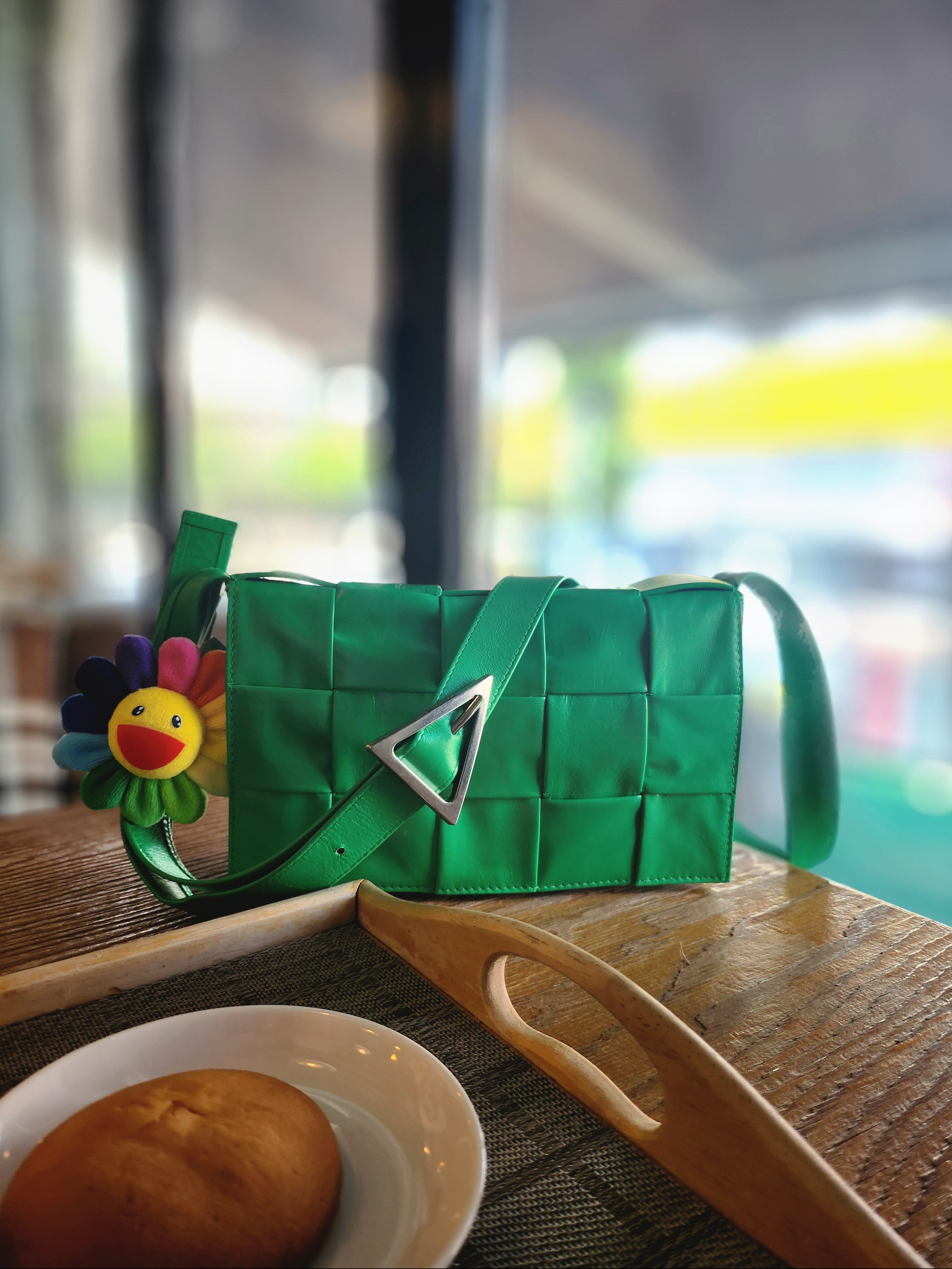 Bottega Veneta Leather Cassette Parakeet 착용 스타일