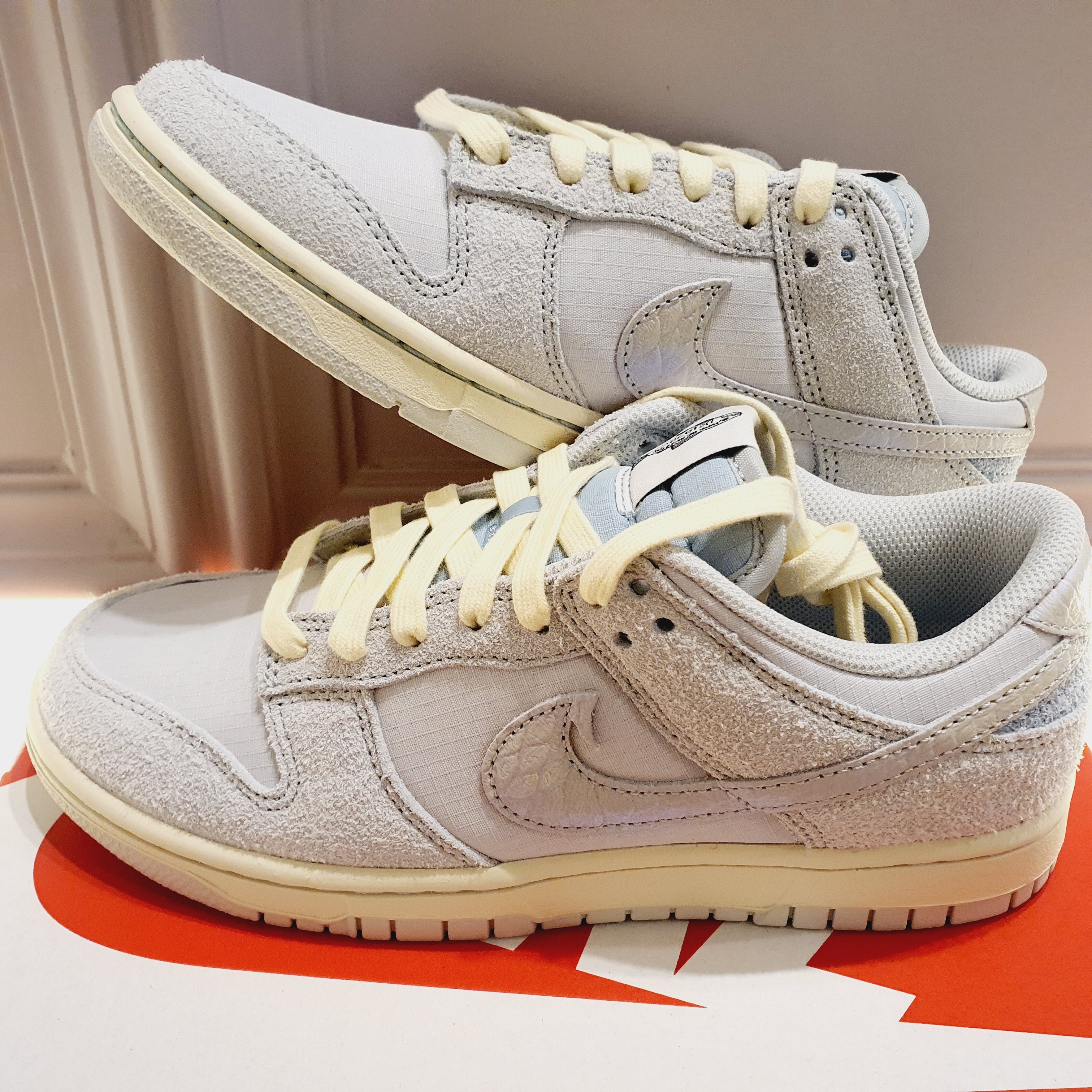 Nike Dunk Low Light Silver and Ocean Bliss 착용 스타일