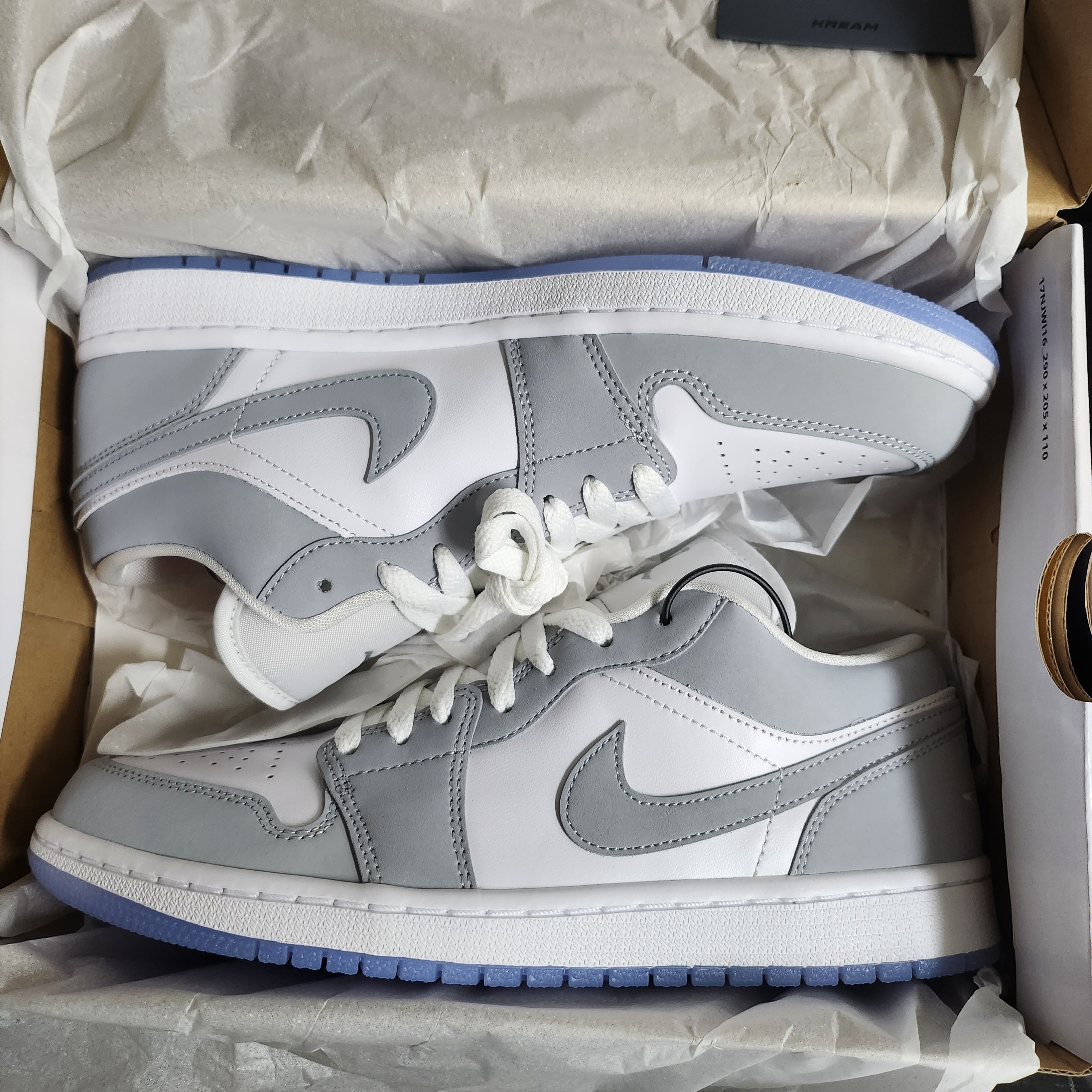 (W) Jordan 1 Low White Wolf Grey 착용 스타일 - 1