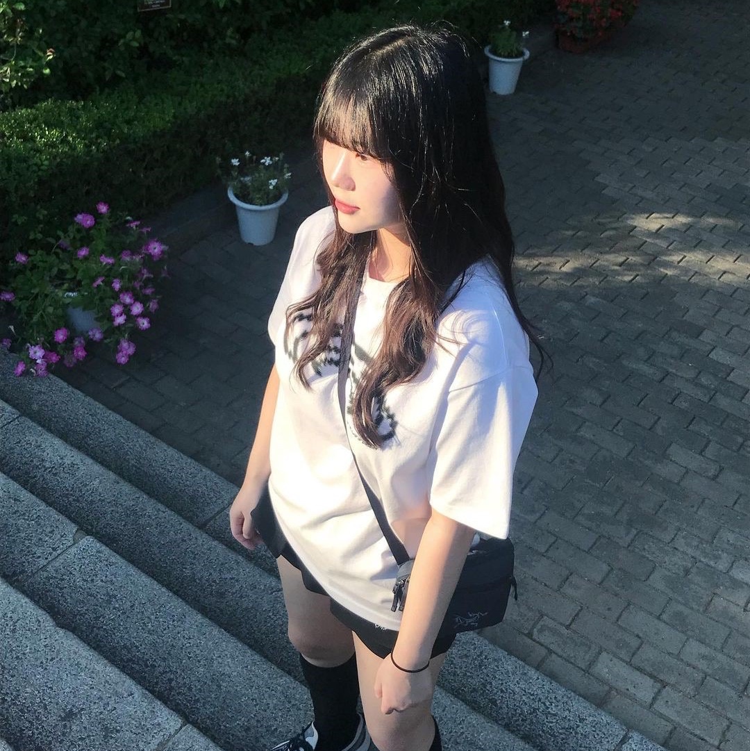 Art of Field Big Symbol Short Sleeve T-Shirt White, Art of Field Big Symbol Short Sleeve T-Shirt Light Gray 착용 스타일