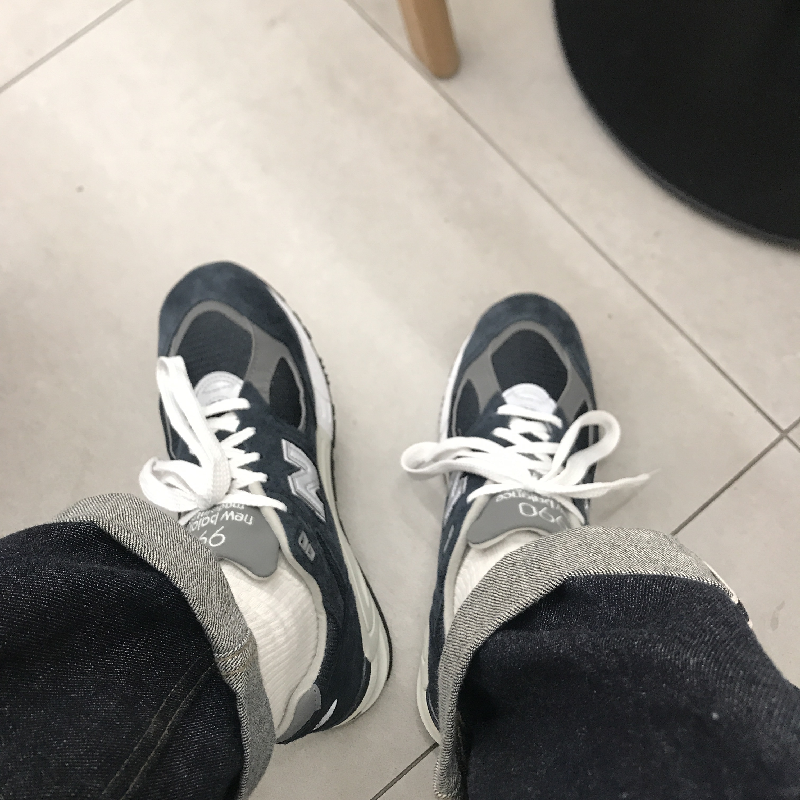 New Balance 990v2 Made in USA Navy 착용 스타일 - 1