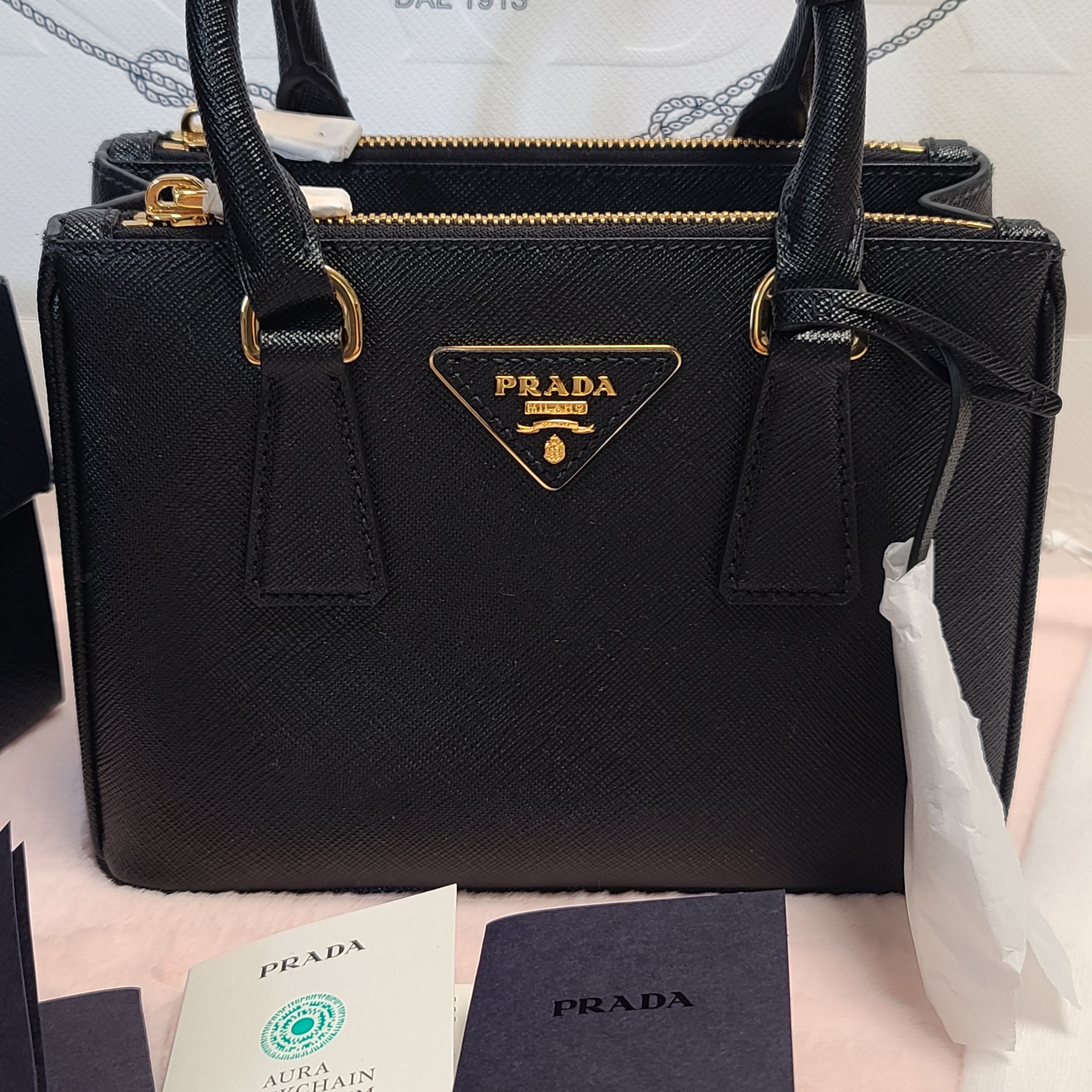 Prada Galleria Saffiano Leather Micro Bag Black 착용 스타일