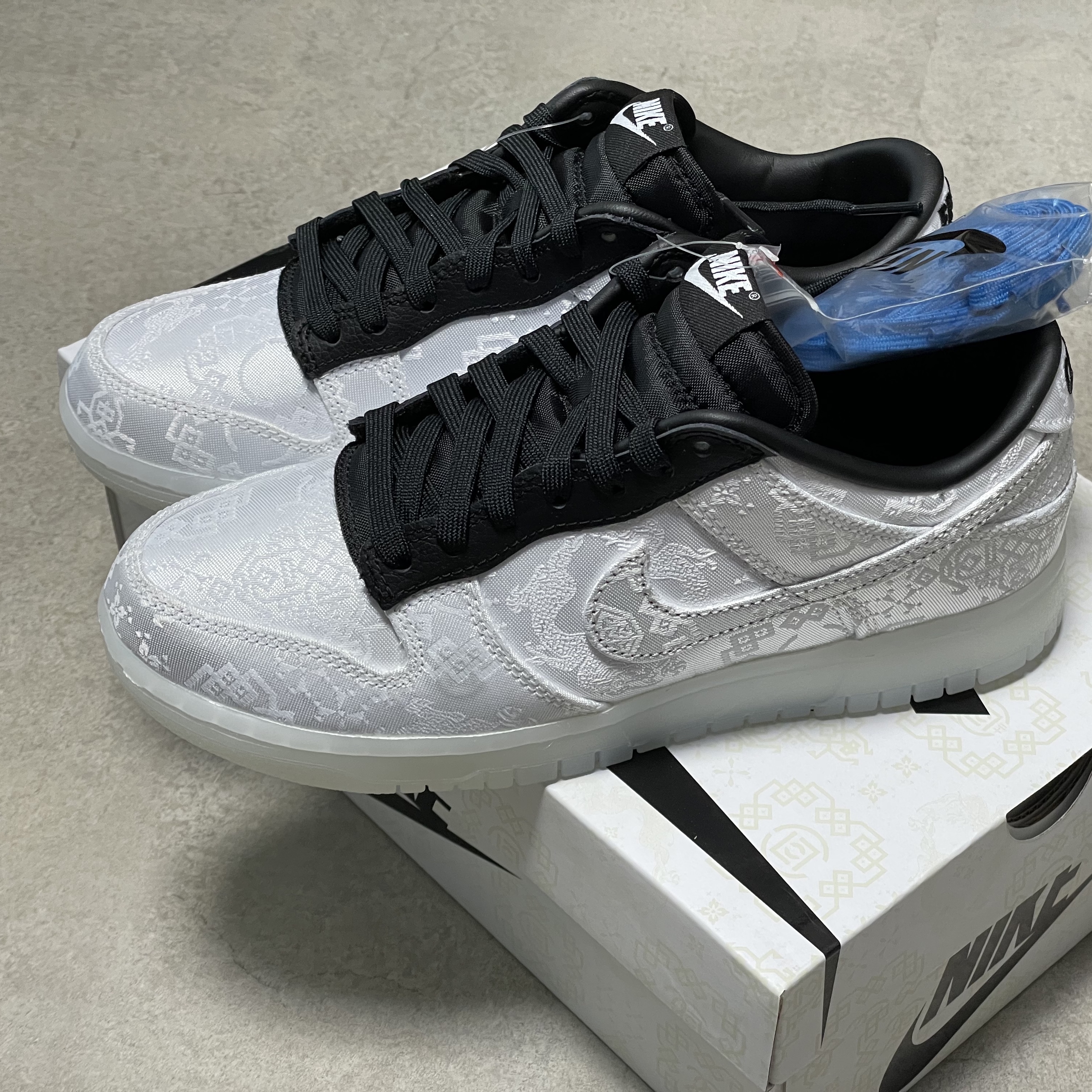 Nike x Clot x Fragment Dunk Low Black and White 착용 스타일 - 2