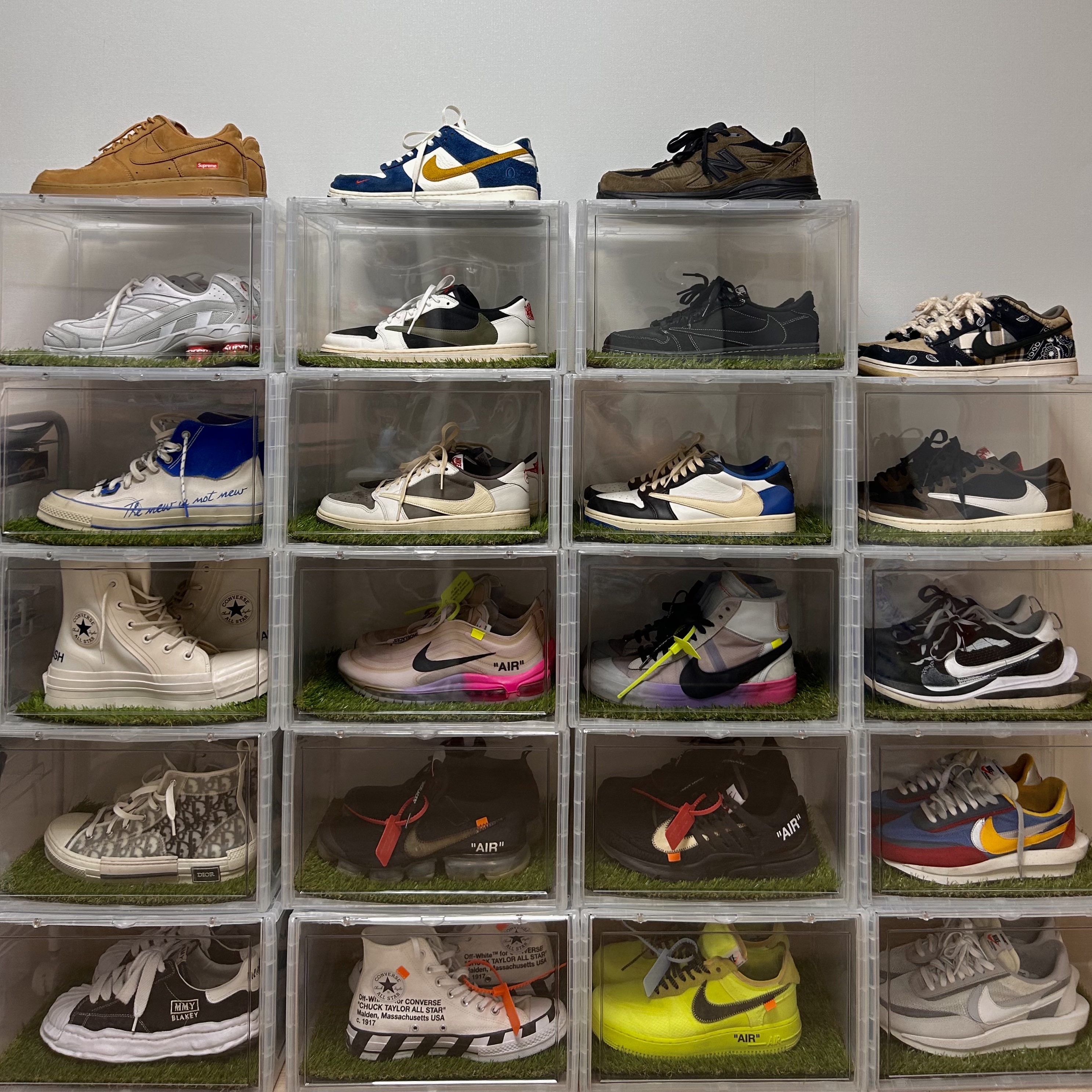 (W) Jordan 1 x Travis Scott Retro Low OG SP Medium Olive, Jordan 1 x Travis Scott Retro Low OG SP Sail and Ridgerock 착용 스타일