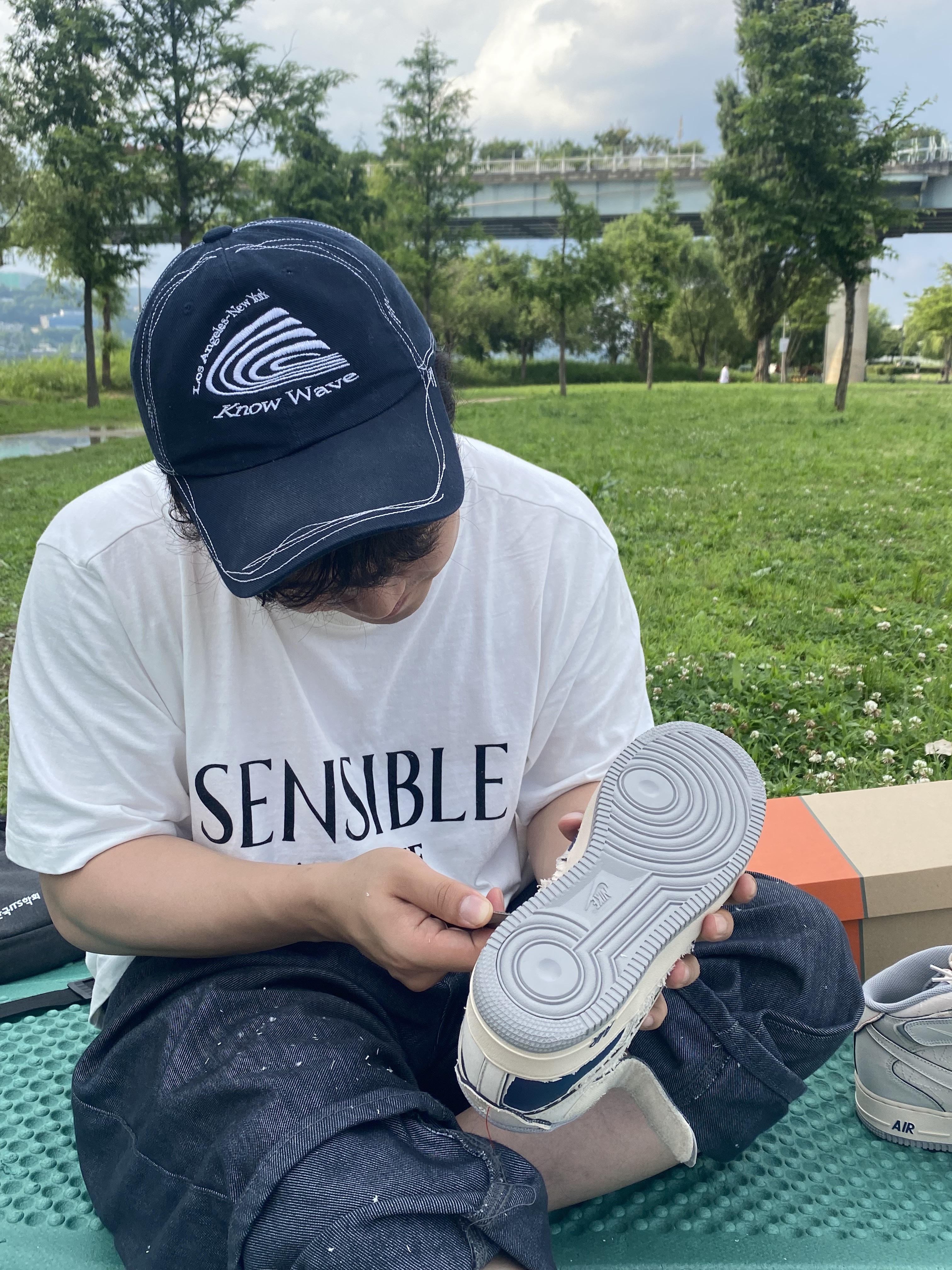 Nike Air Force 1 Mid '07 Pearl White 착용 스타일 - 1
