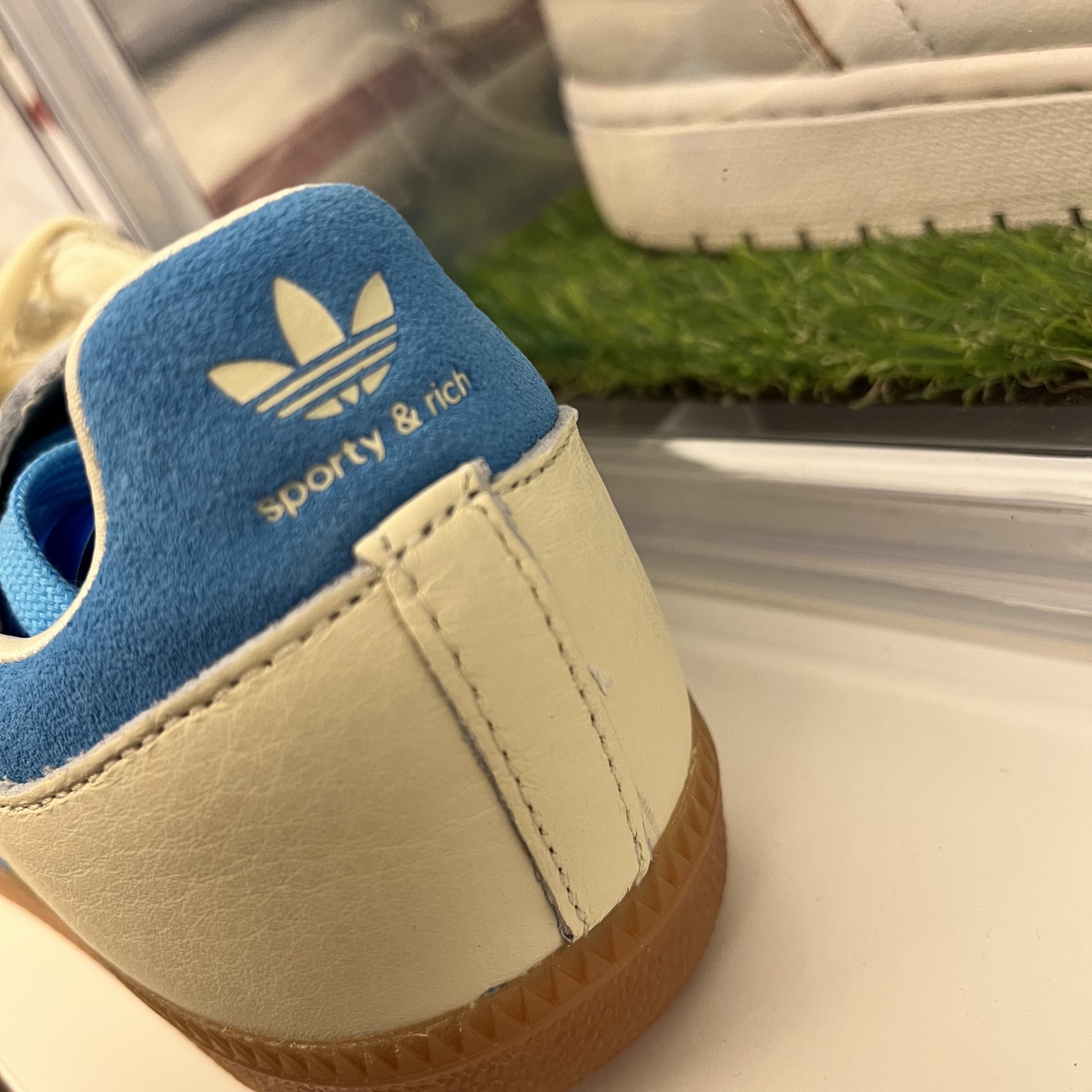 Adidas x Sporty & Rich Samba Cream Blue 착용 스타일 - 2
