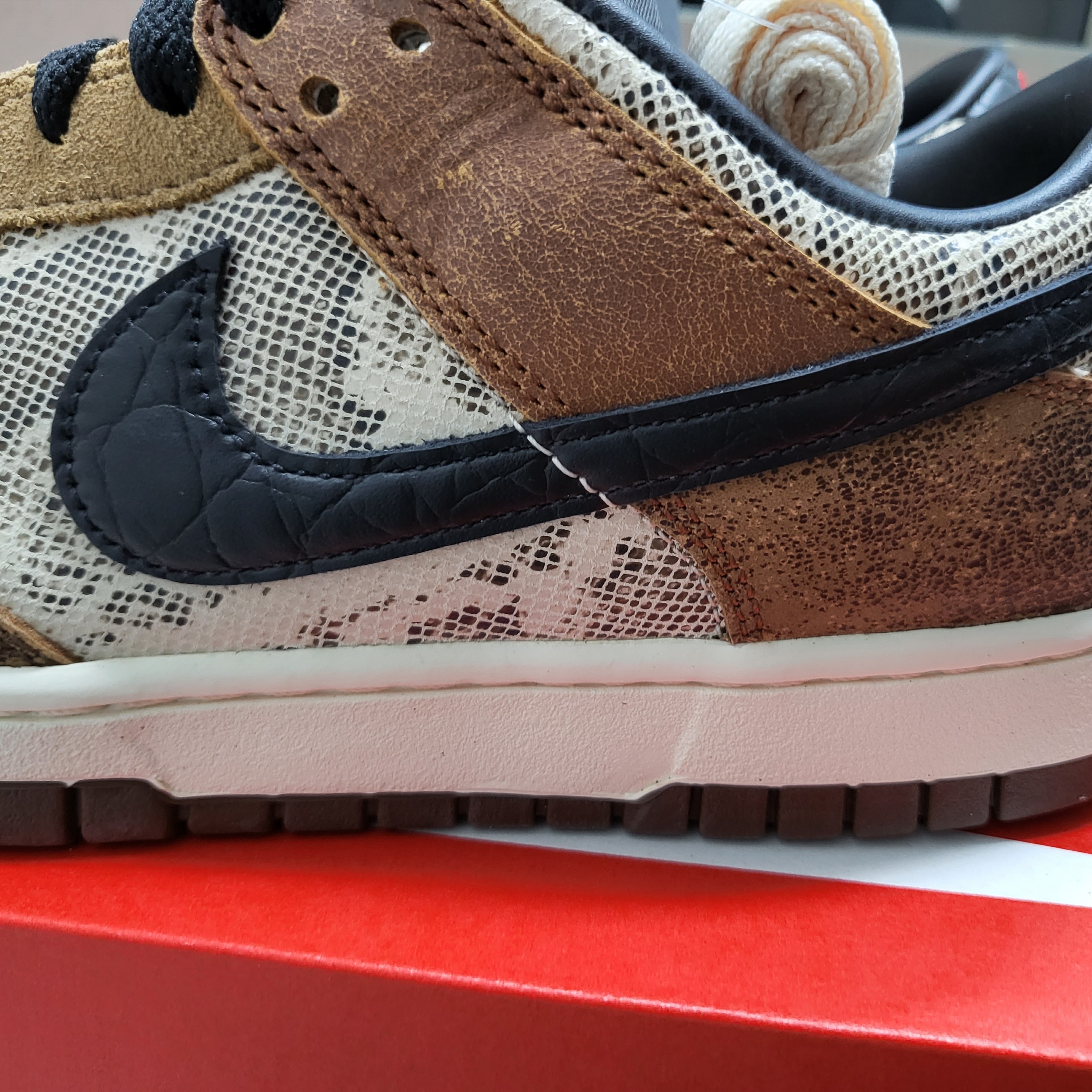 Nike Dunk Low PRM Head to Head 착용 스타일 - 1