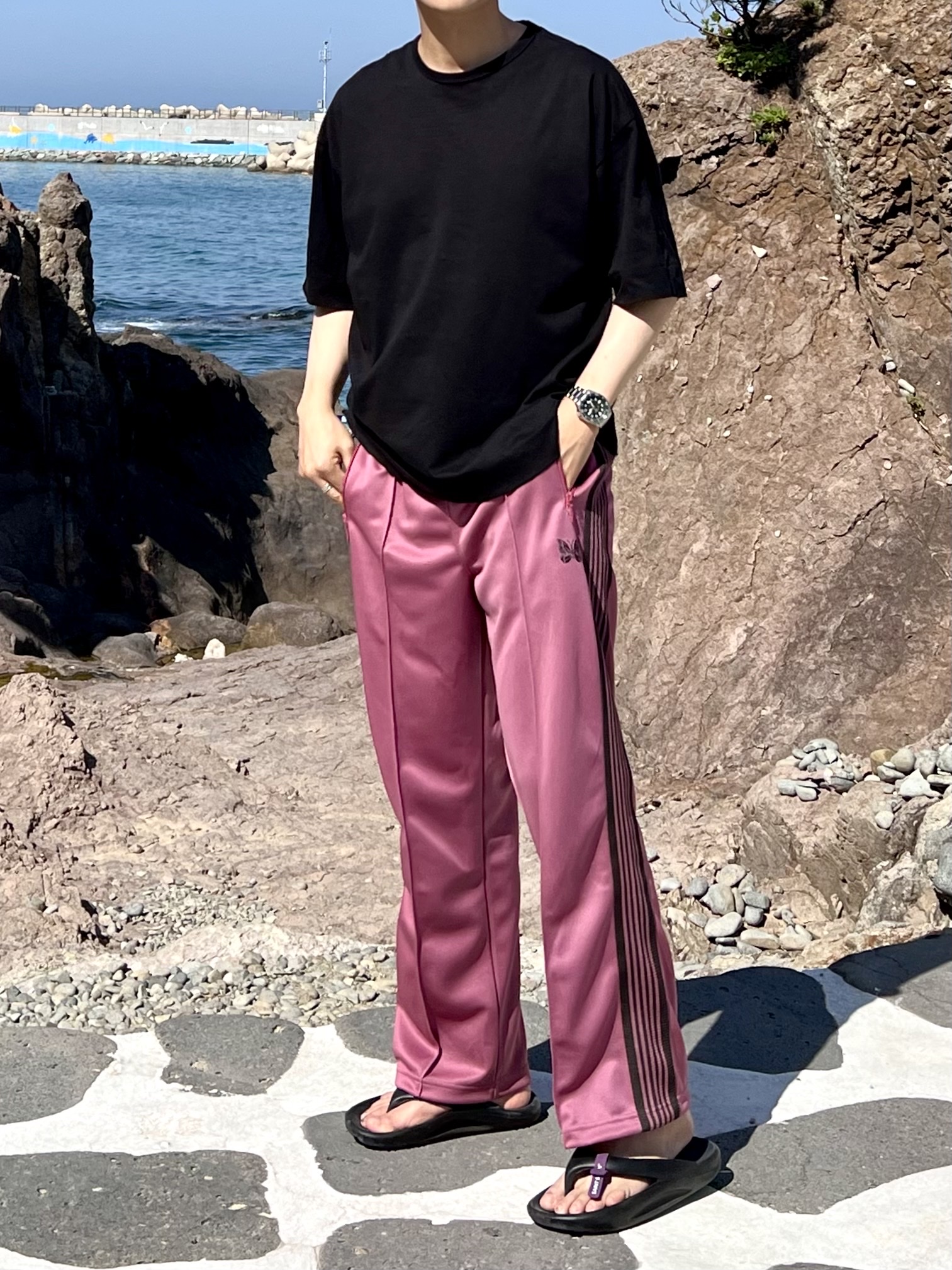 Needles Straight Track Pants Poly Smooth Smoke Pink 착용 스타일
