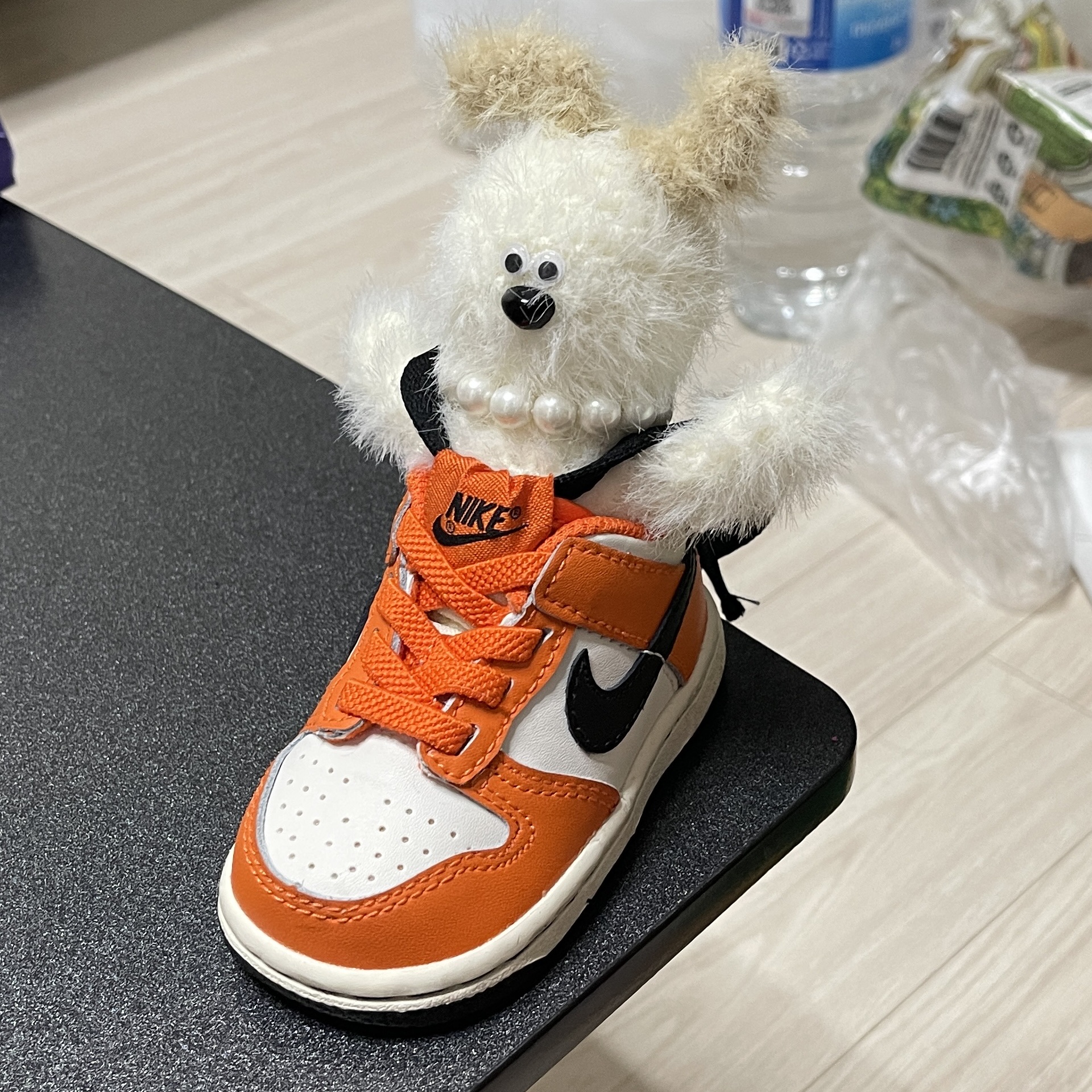 Margesherwood Wood Keyring with T-Shirt White Pink, (TD) Nike Dunk Low Safety Orange 착용 스타일