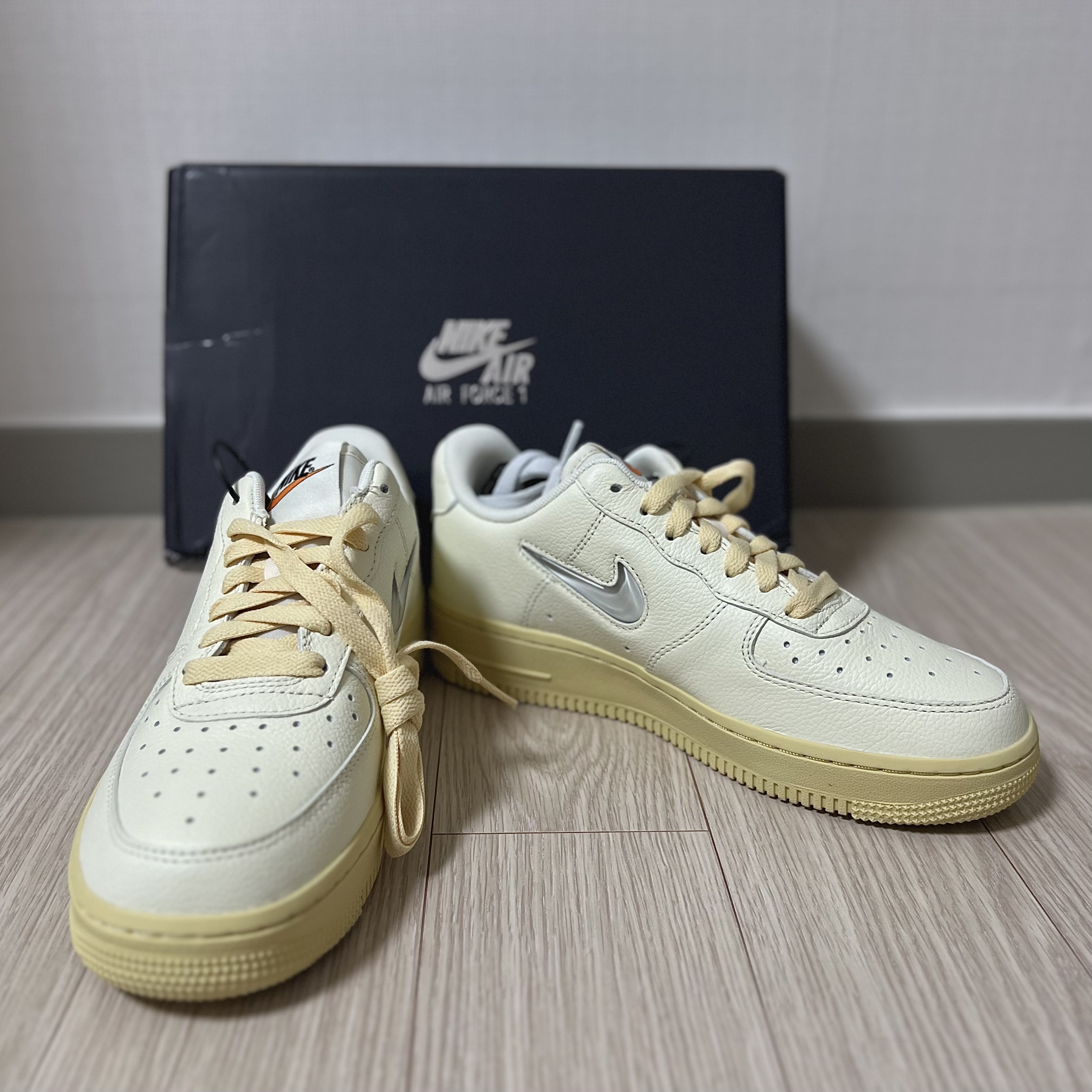 (W) Nike Air Force 1 '07 LX Coconut Milk and Lemon Wash 착용 스타일 - 2